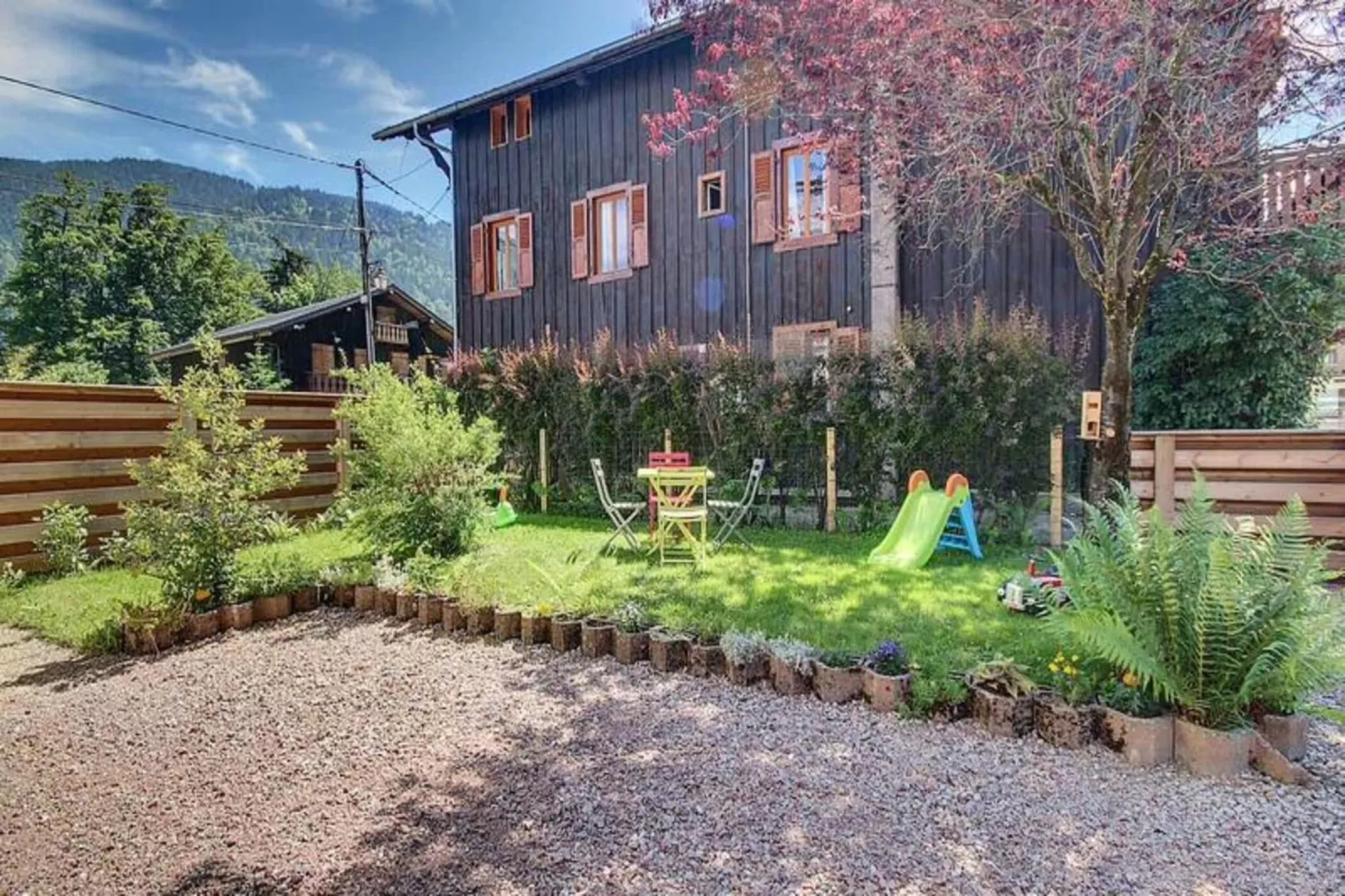 Résidence L'outo-Exterior in summer