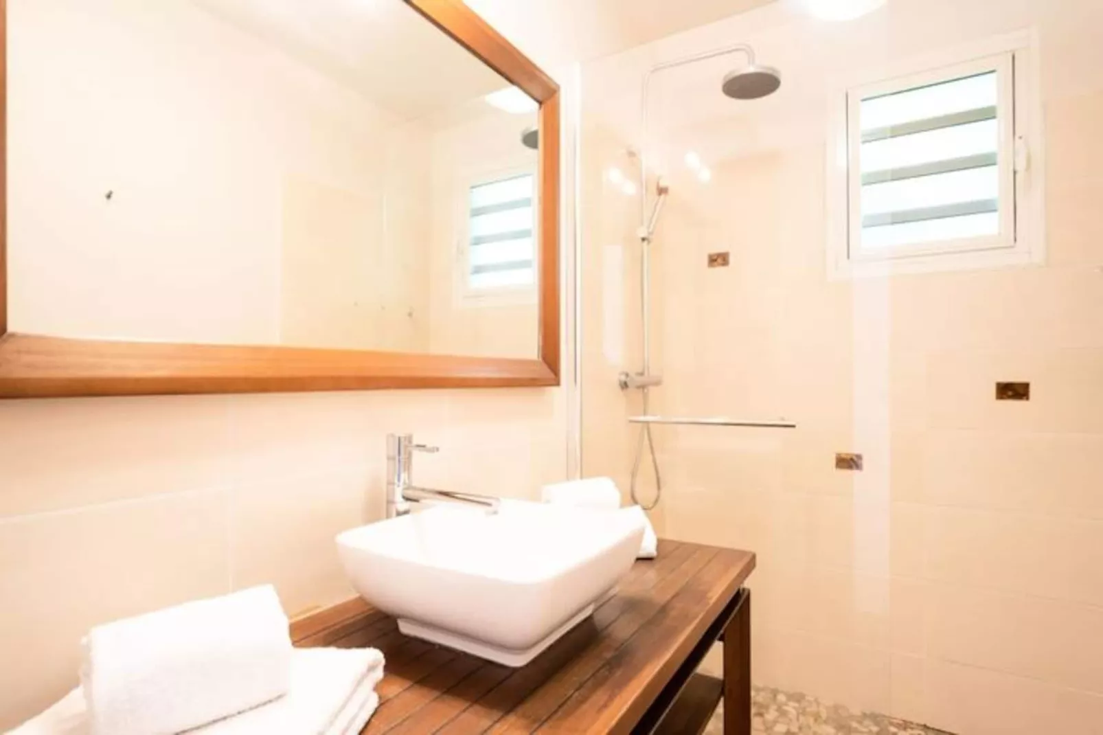 Villa Gwada-Image-tags.