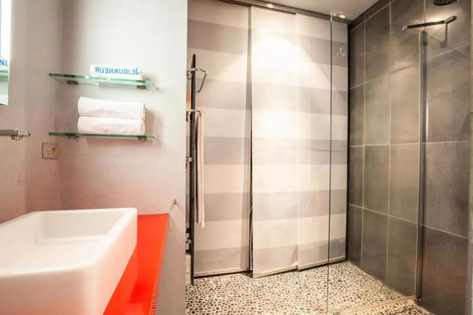 Superbe Appartement &agrave; La Belle Pierre Pour 4 Dans La Rue Des Antiquaires-Exterior in summer