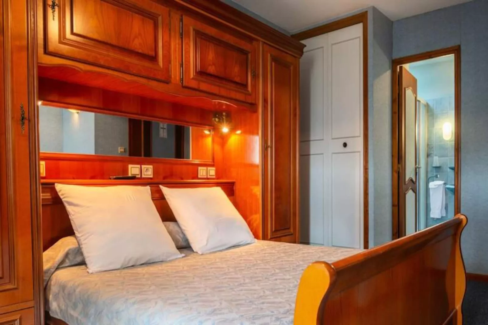 Gîte de France Bon aubrac pour 12 personnes 2 épis-Image-tags.