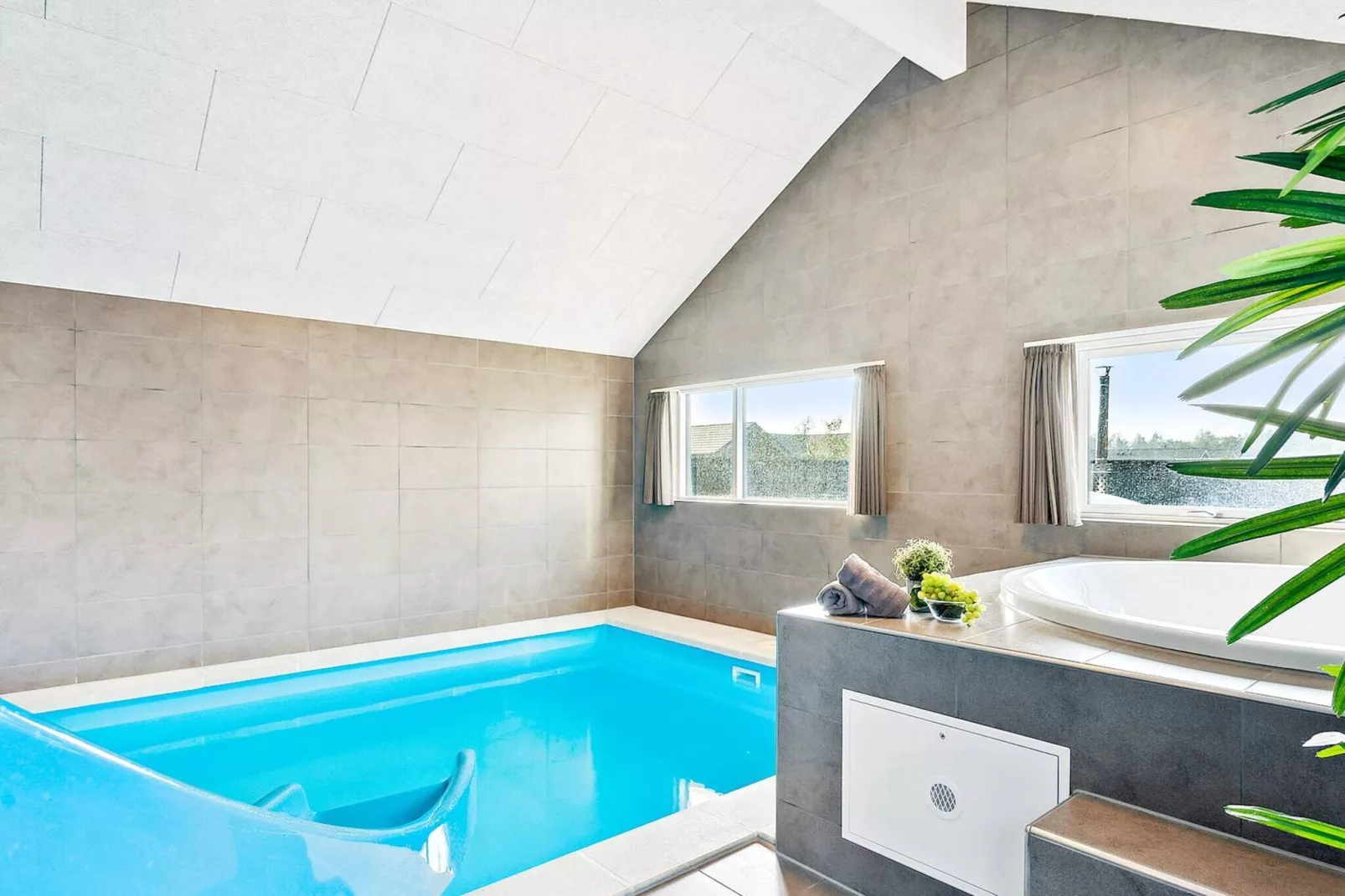 Luxury Retreat with Pool - By Traum Ferienwohnungen-Swimming pool