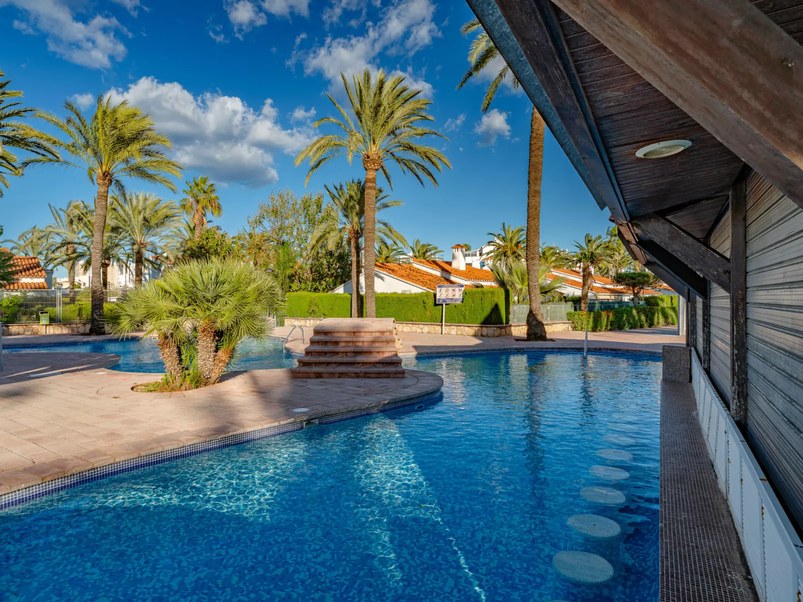 Residencia La Perla-Draußen