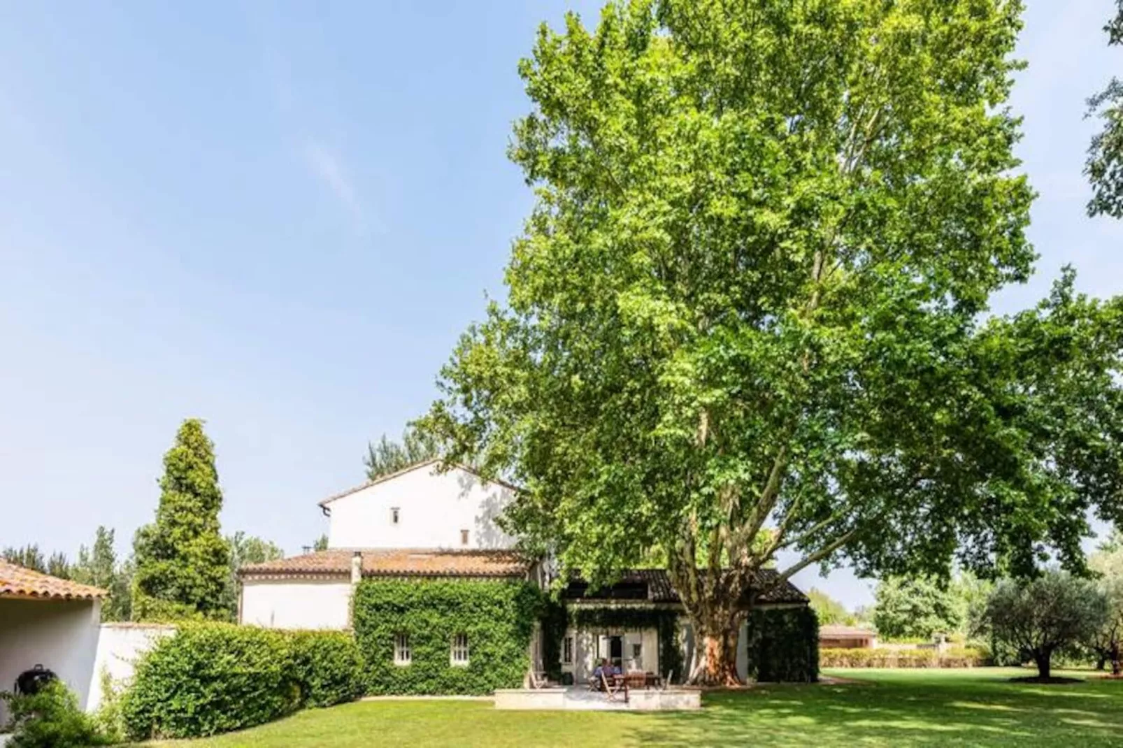 Maison De Famille En Provence-Image-tags.