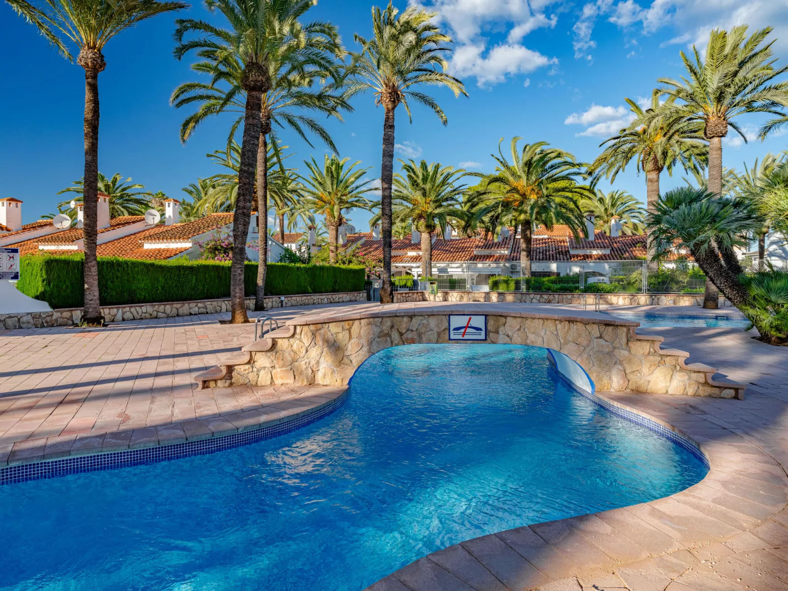 Residencia La Perla-Draußen