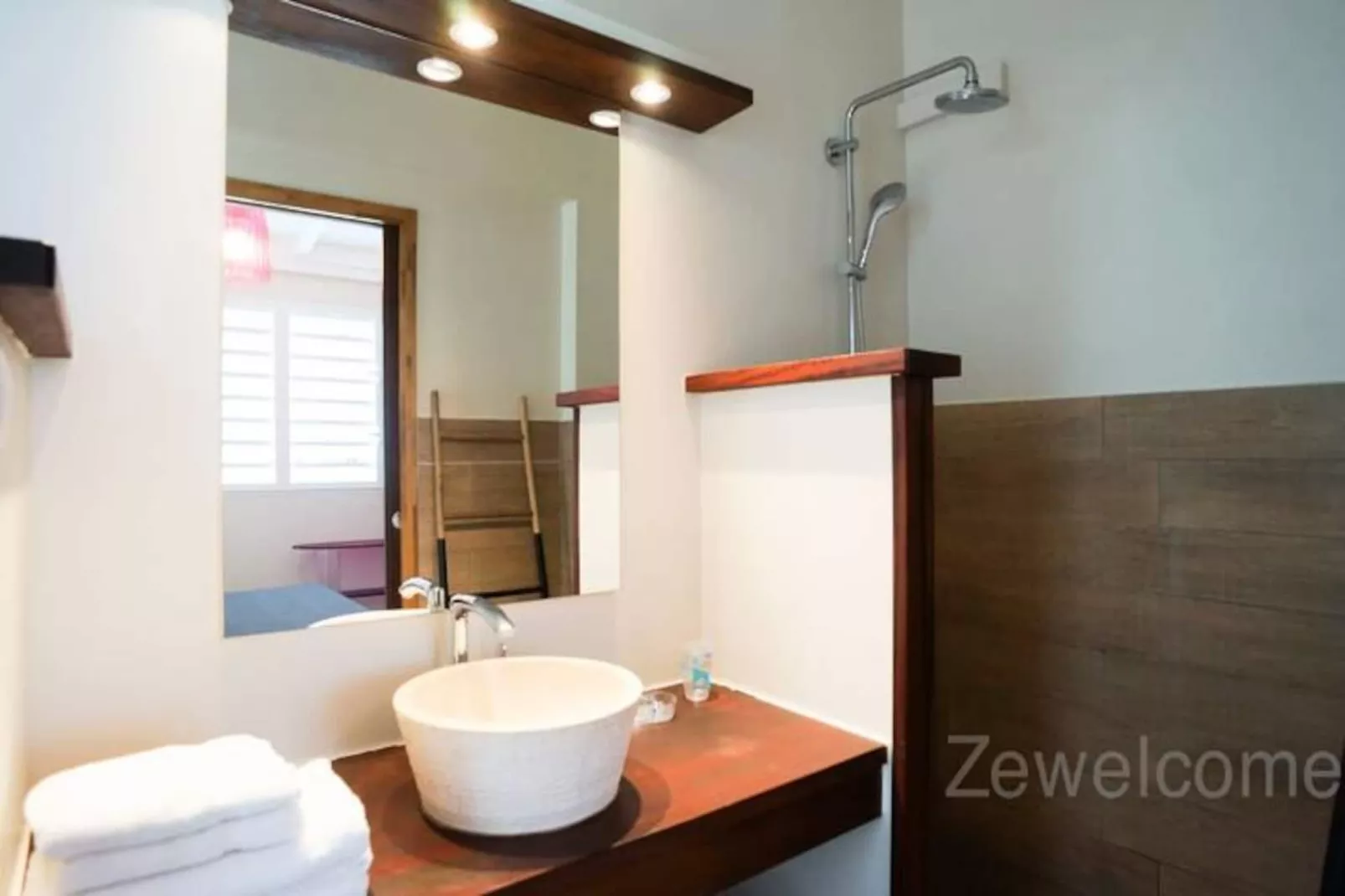 Villa Sea Side-Image-tags.