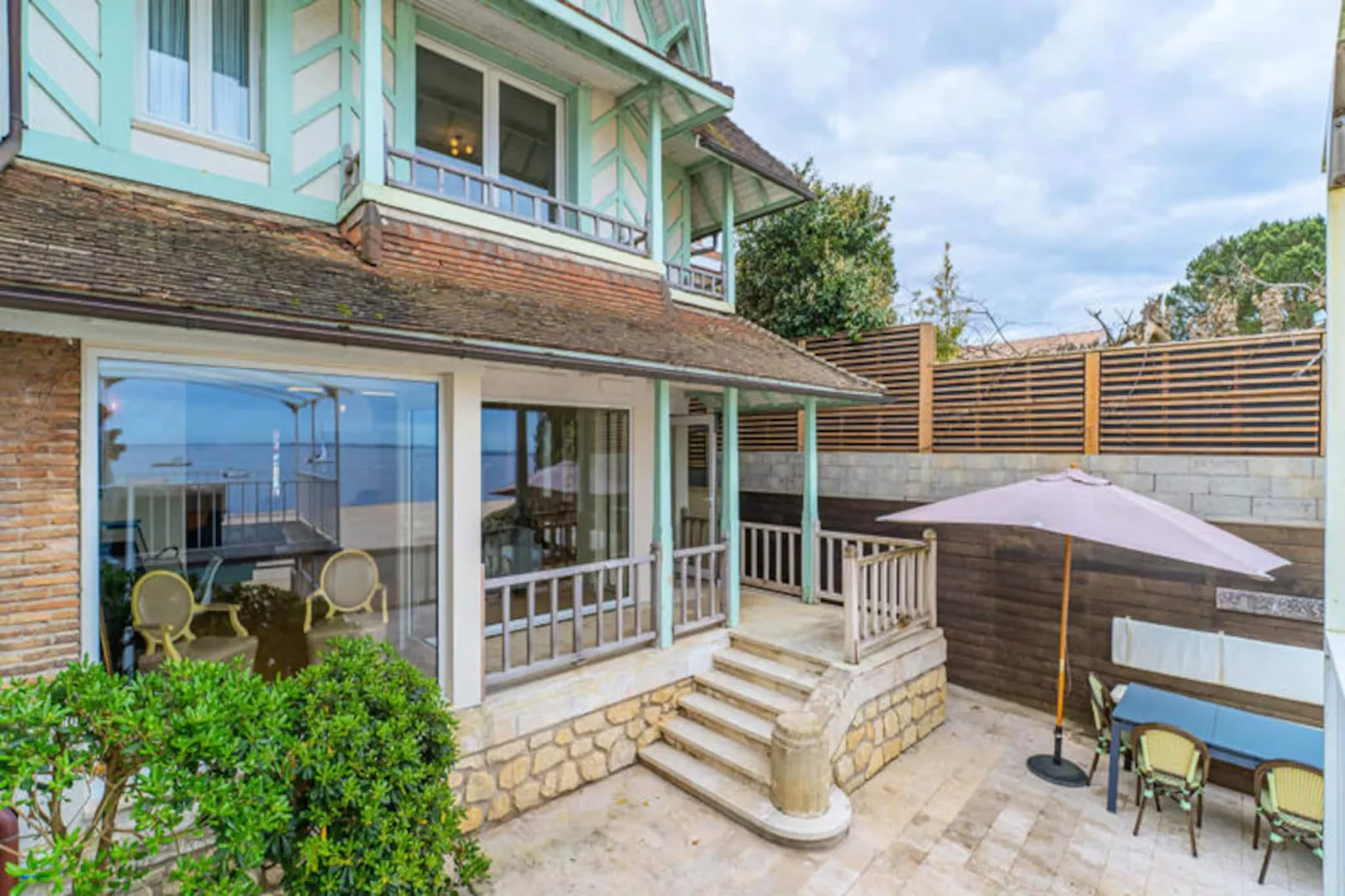 Somptueuse Demeure Arcachonnaise De Caract&egrave;re Avec Acc&egrave;s Direct &agrave; La Plage-Image-tags.