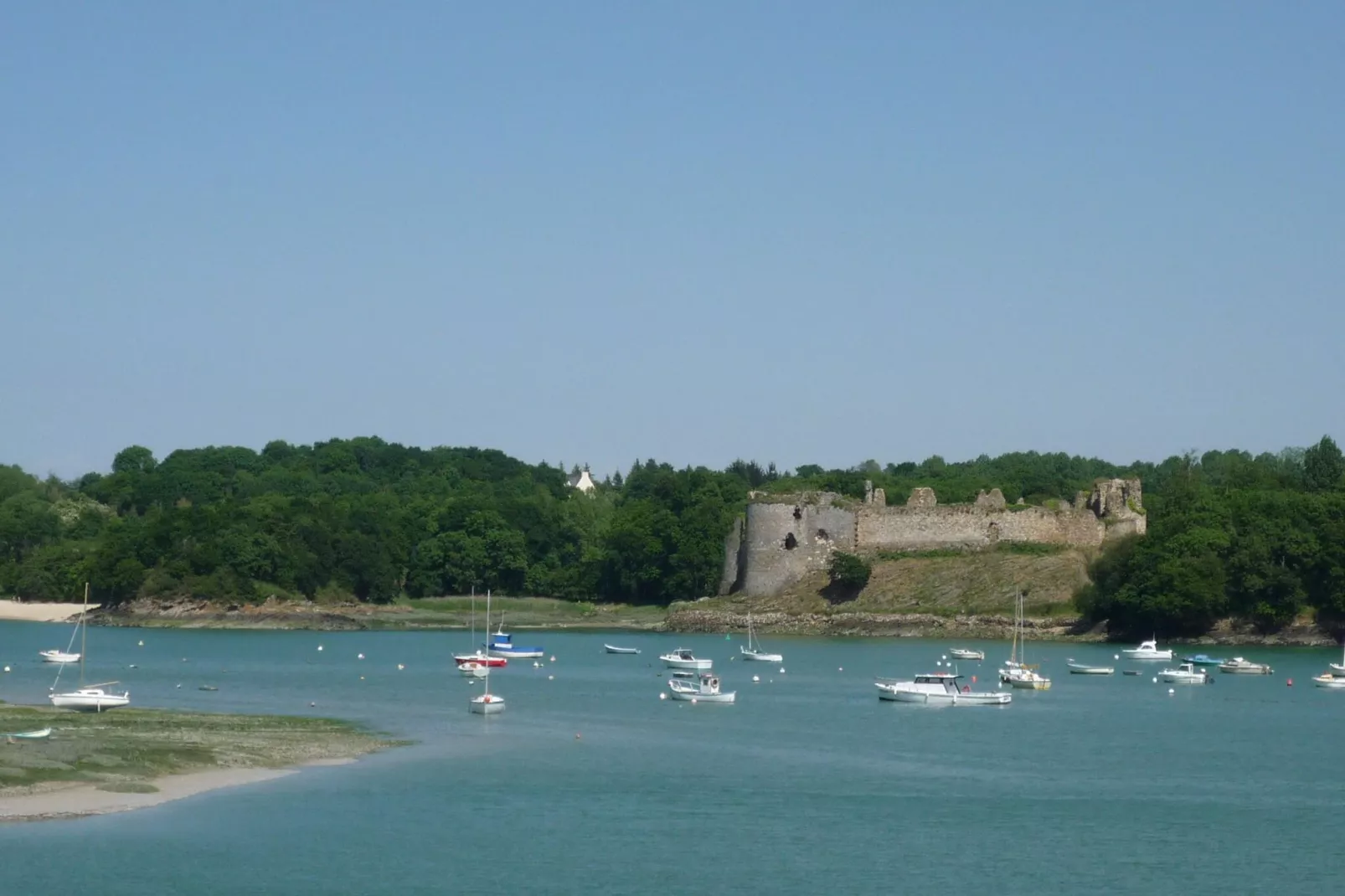 Holiday flat Matignon-Areas summer 20km