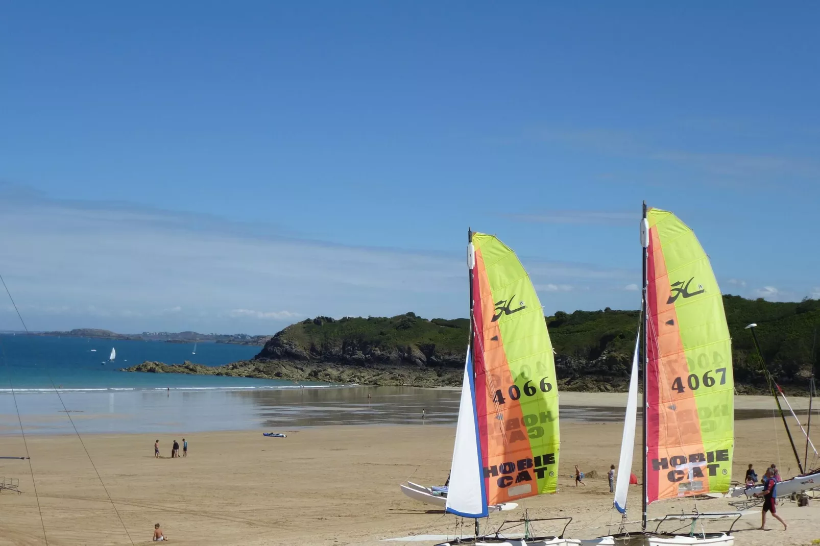 Holiday flat Matignon-Areas summer 20km