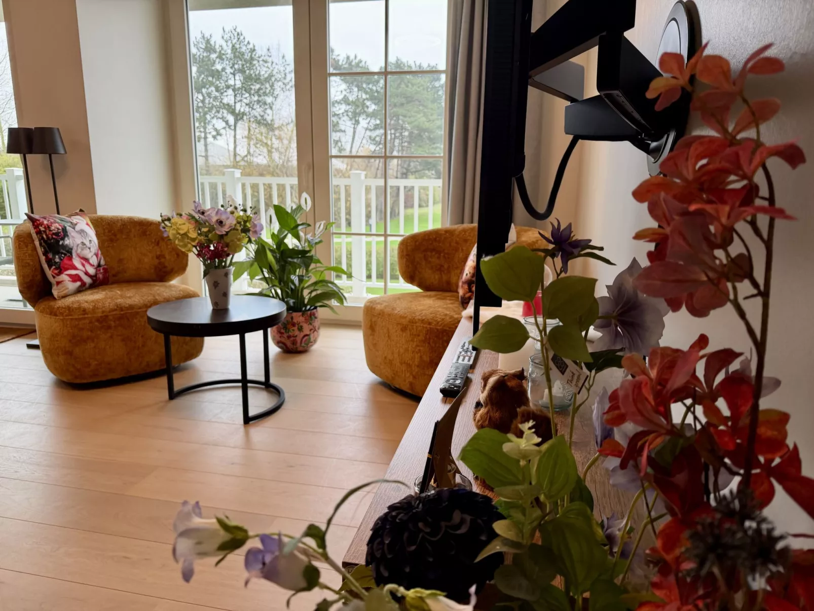 Whispering Waves with parking & terrace-Inside