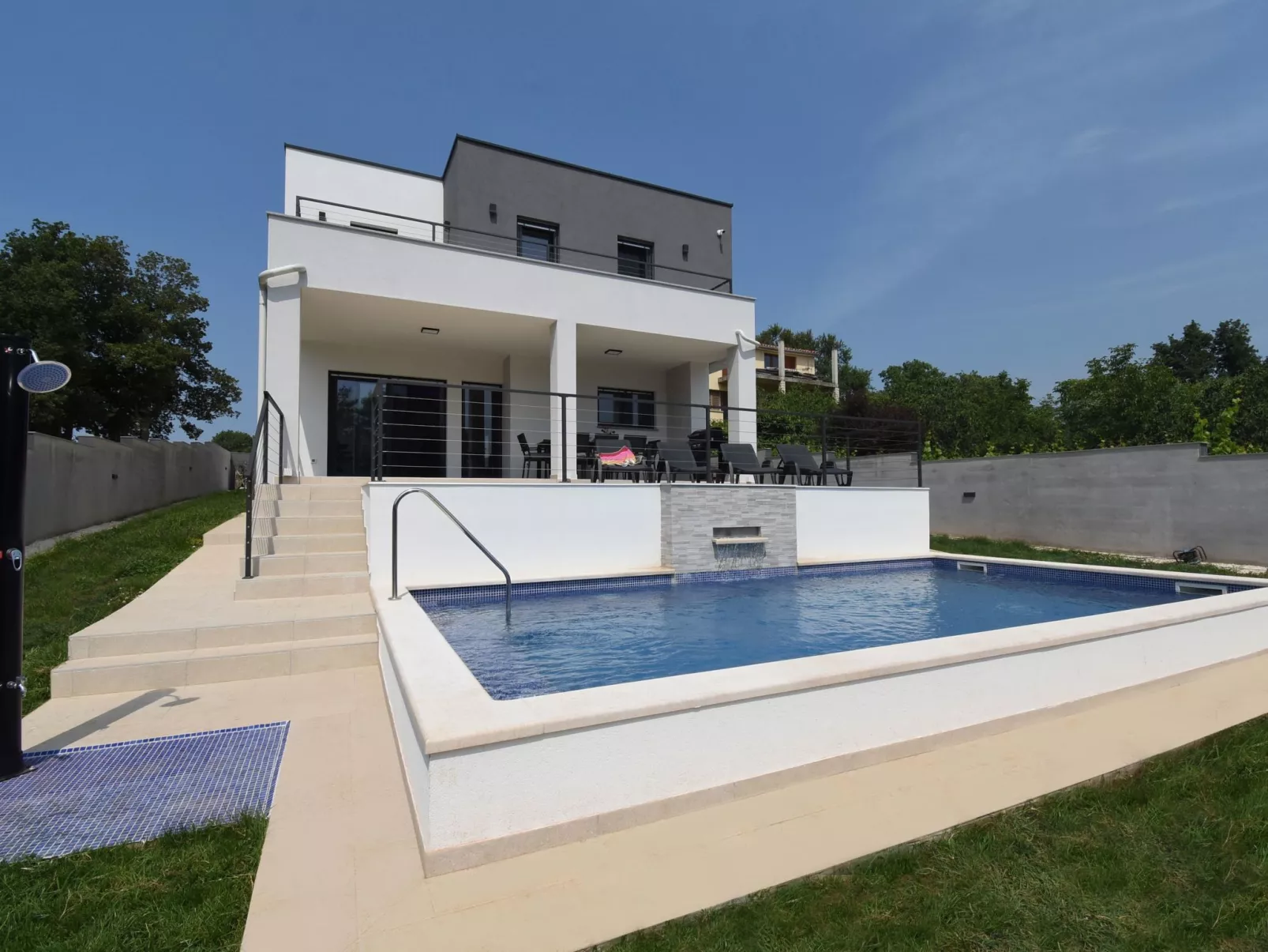 Ferienvilla "Luxury Villa Tara" mit beheiztem Pool