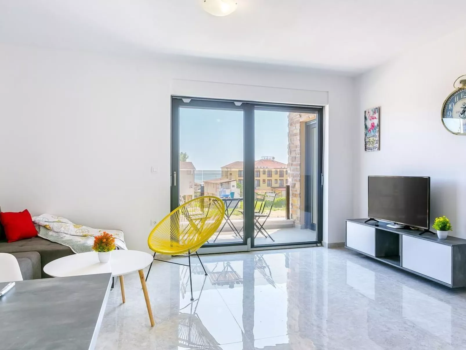 Wohnung "Nevia 6" mit Blick auf das Wasser