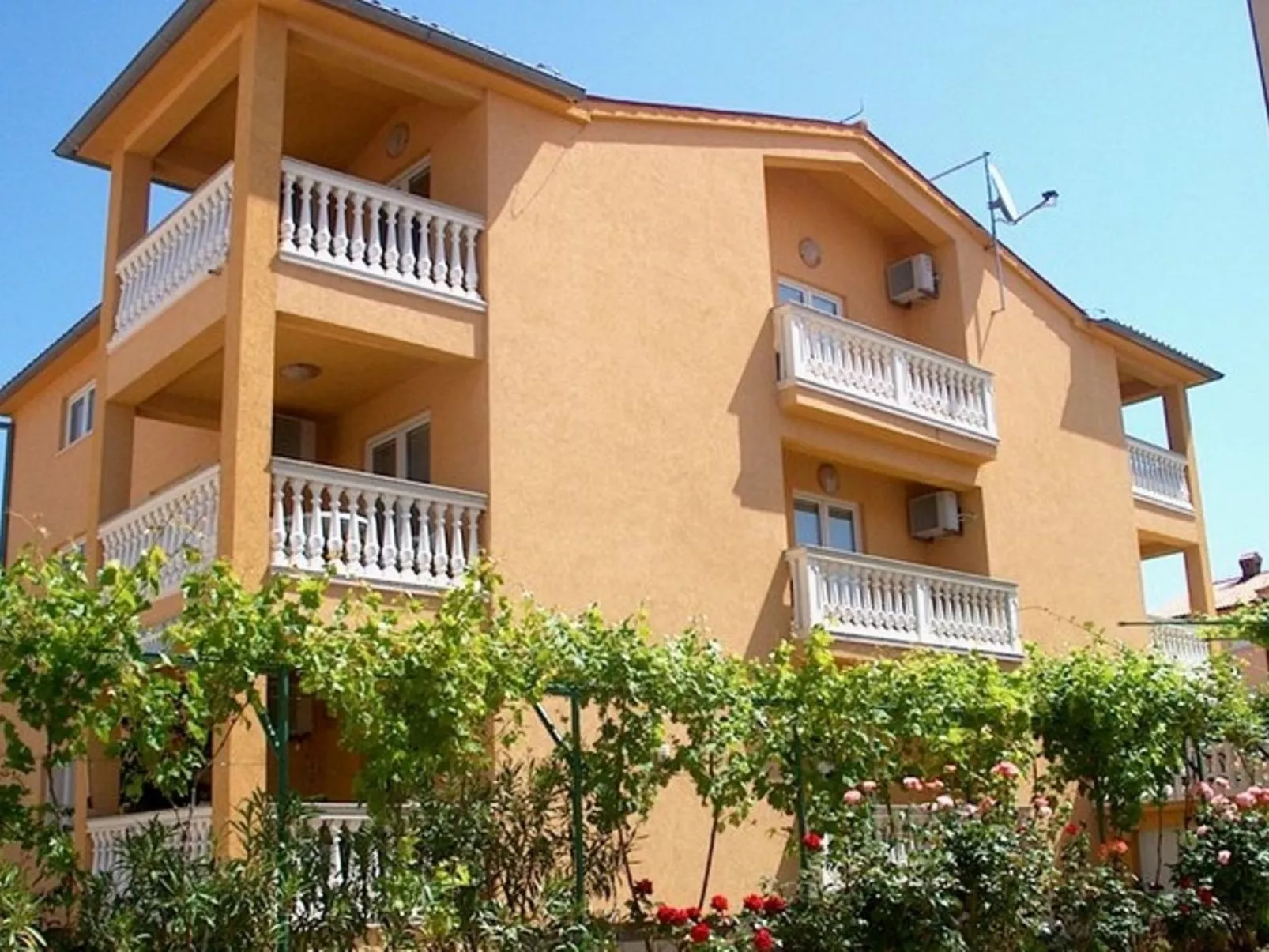 In der Nähe des Sandstrandes