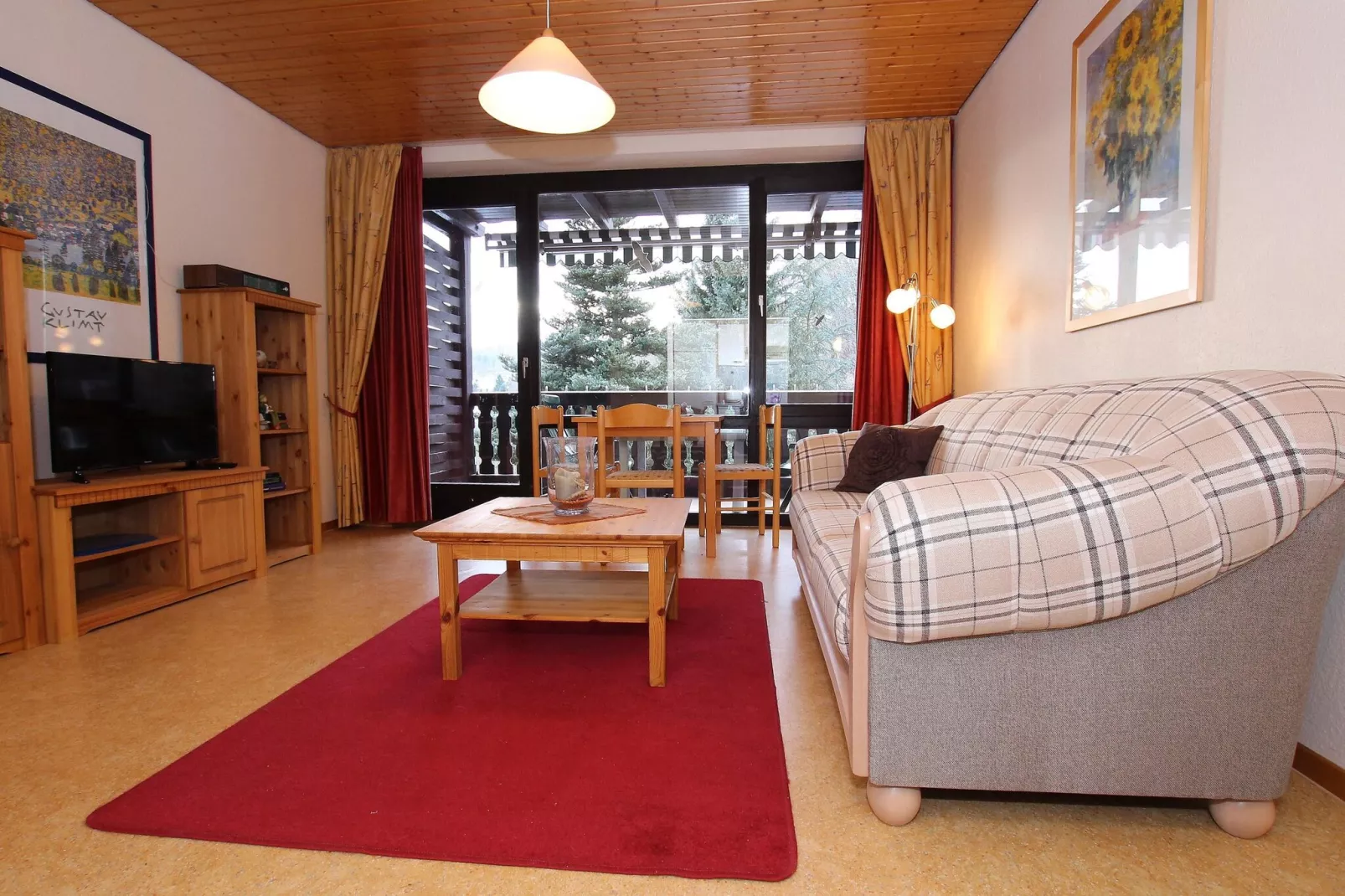 Ganzes Haus-Living room
