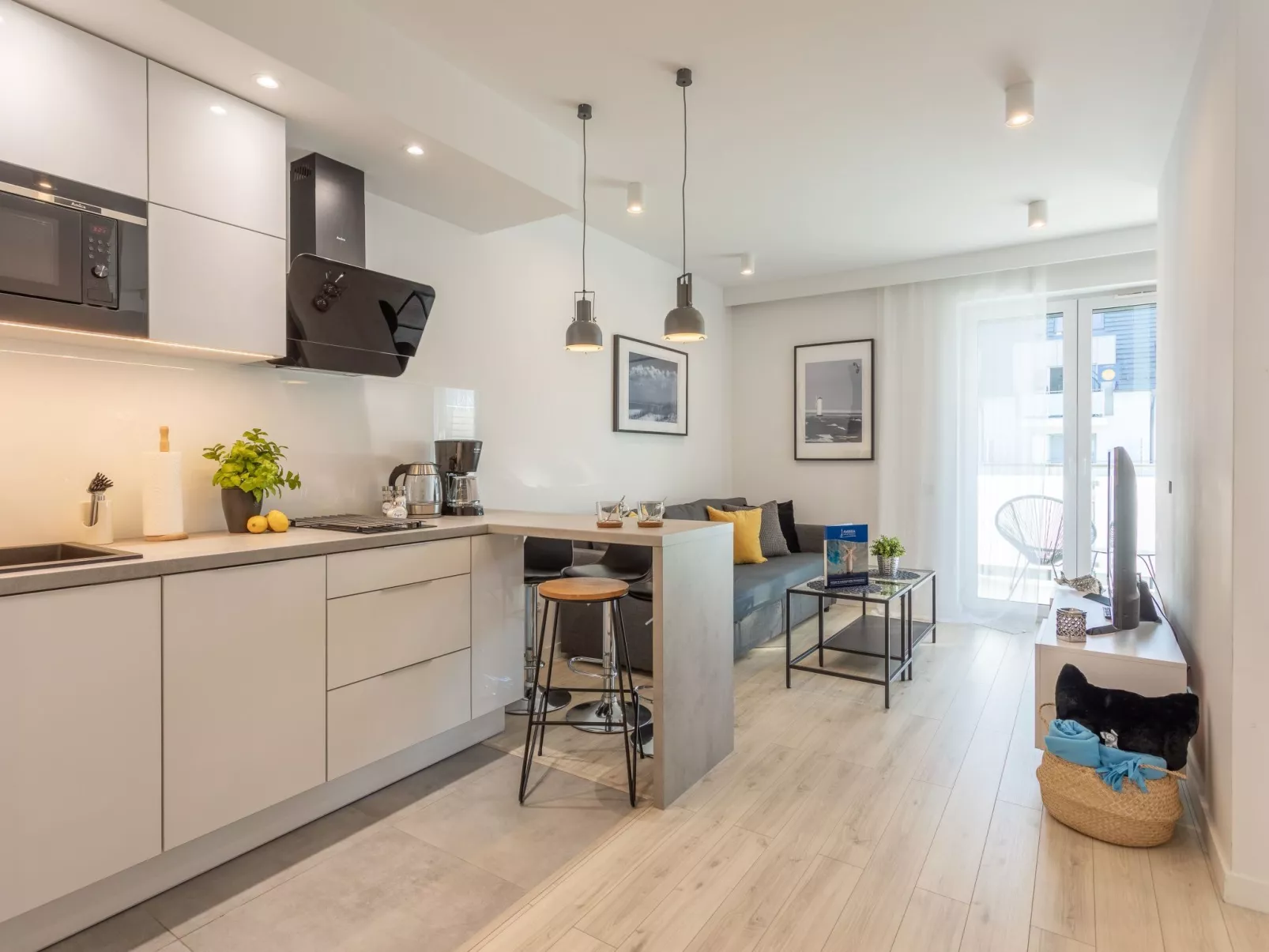 Lichtdurchflutete Ferienwohnung Bianco am Meer