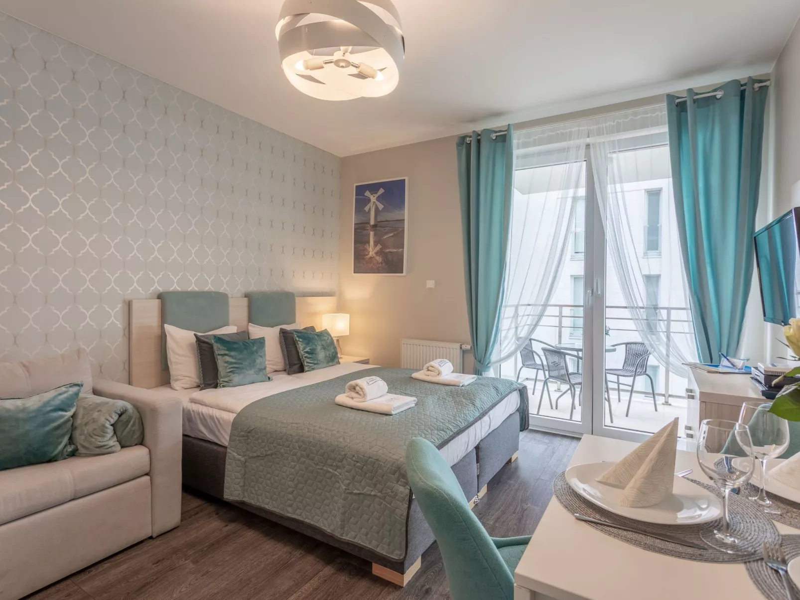 Pegaz 17 an der Strandpromenade