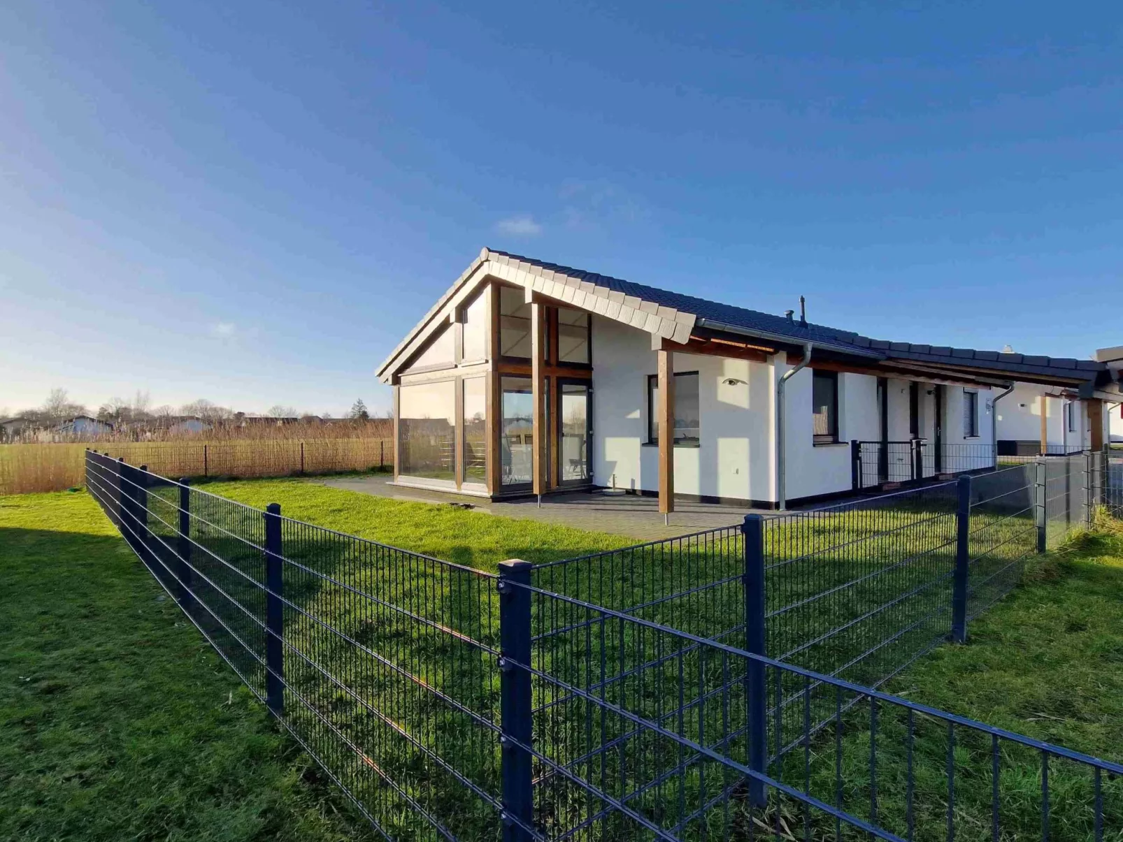 G28 Eingezäuntes Ferienhaus mit Infrarotkabine