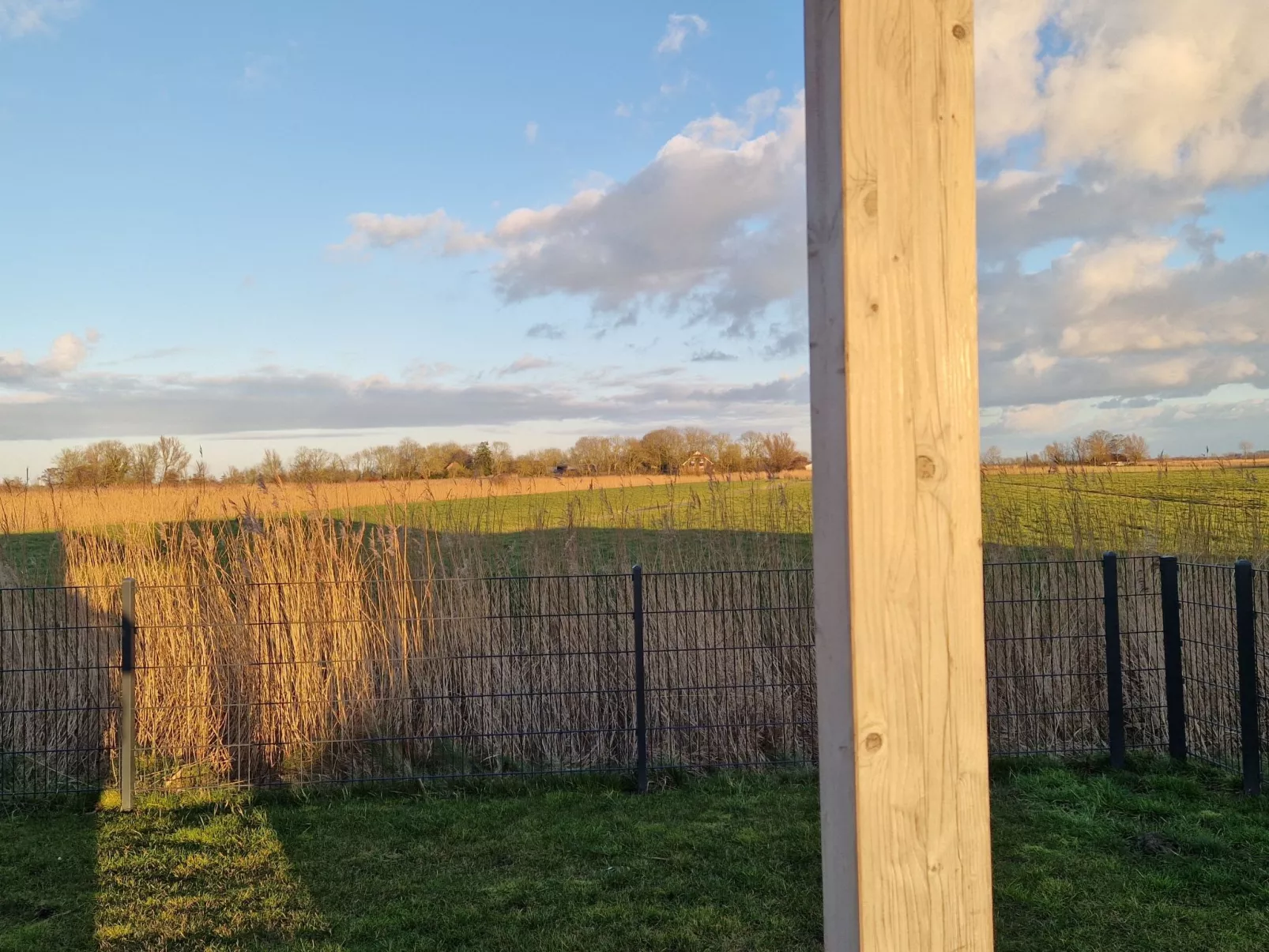 G9 eingezäuntes Haus in Randlage mit Weitblick