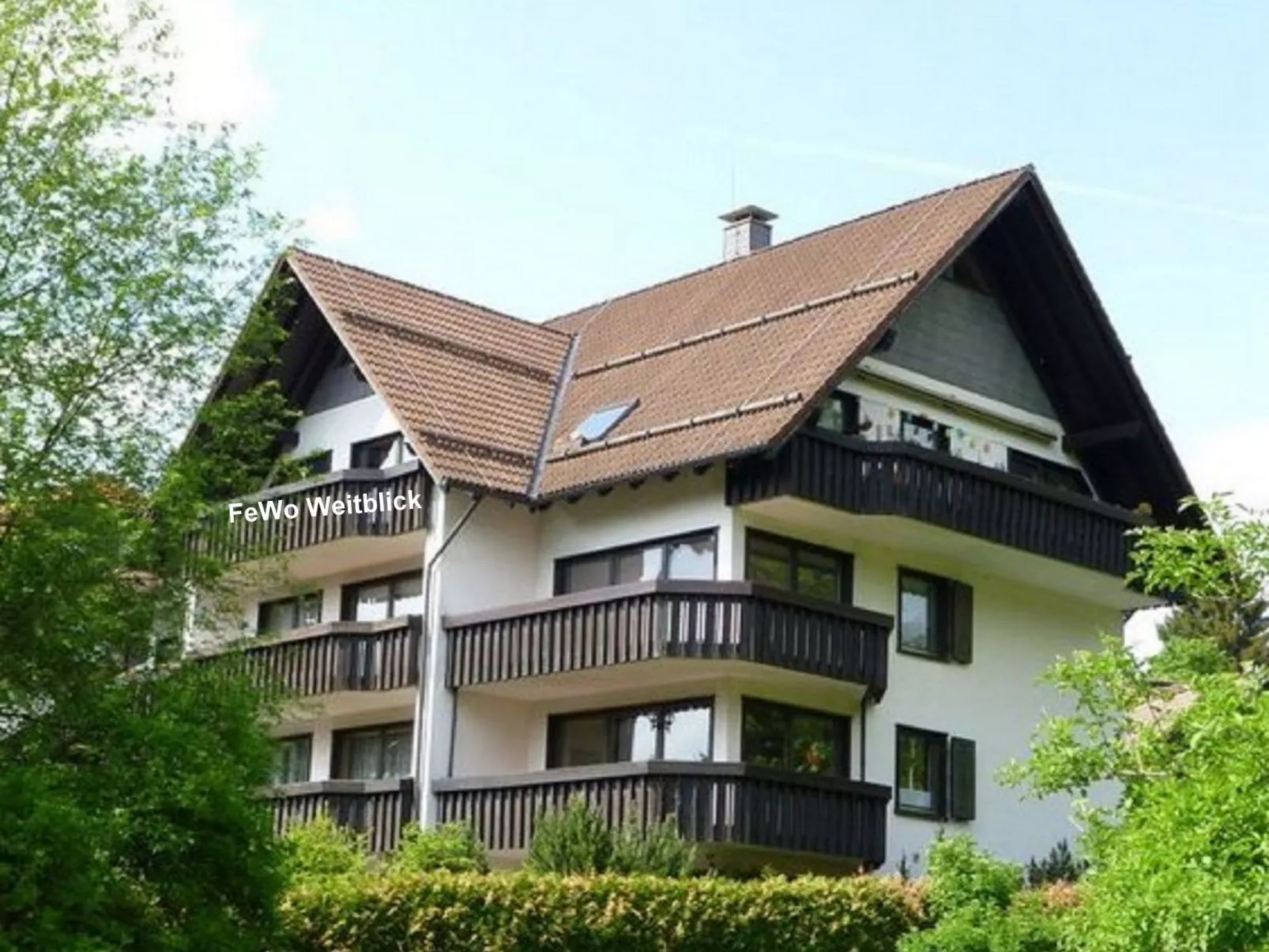 Moderne Ferienwohnung mit Balkon