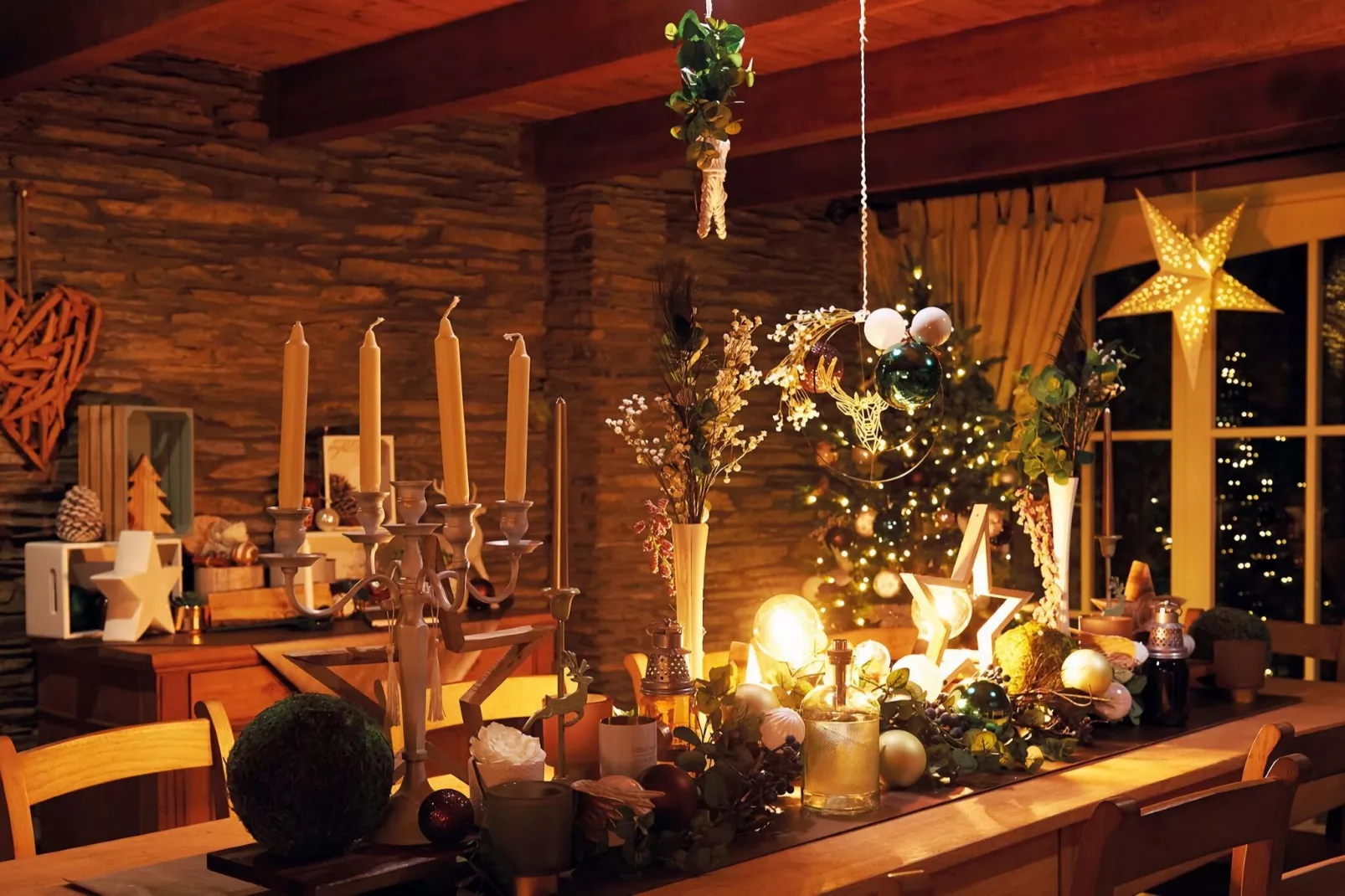 La Nuitée des Nutons-Dining room
