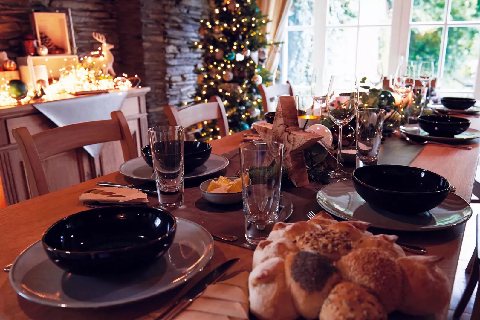 La Nuitée des Nutons-Dining room