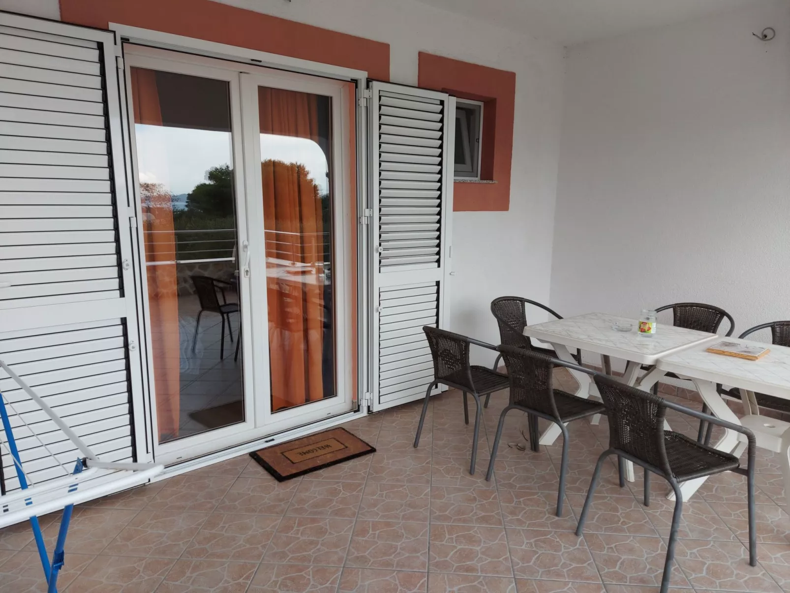 Mit Blick auf das Wasser