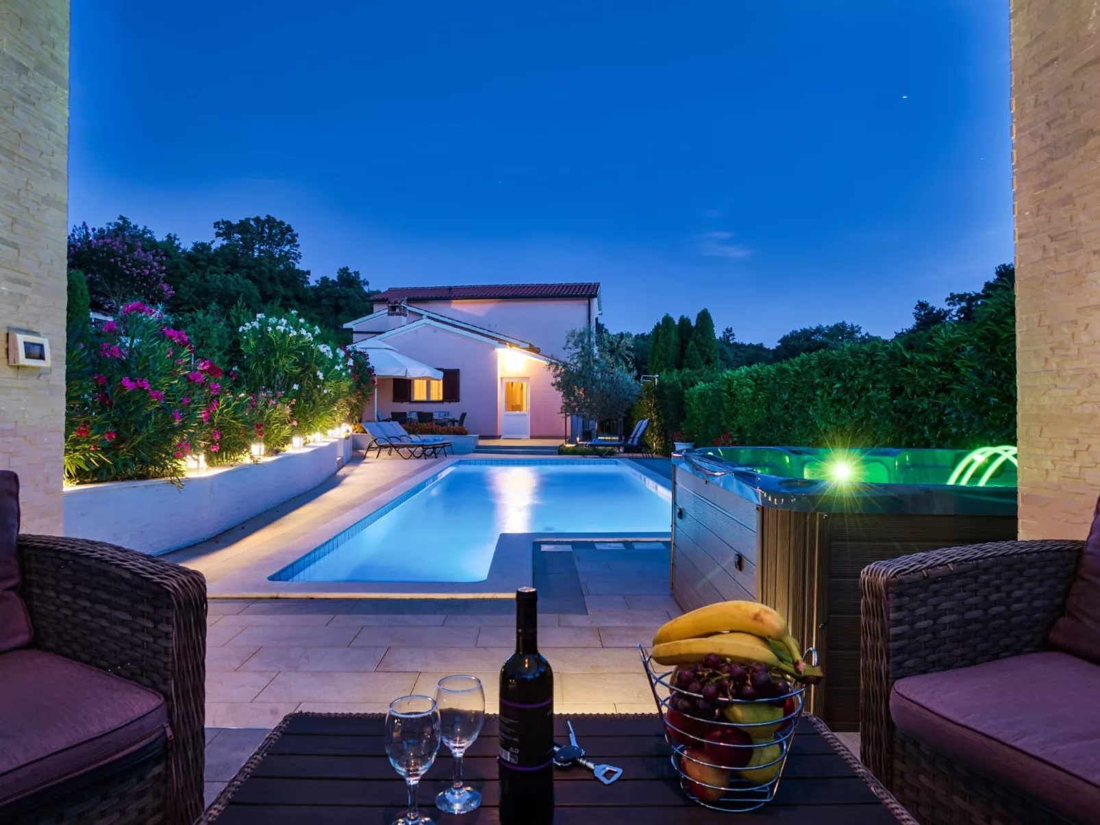 "Ines" mit Whirlpool