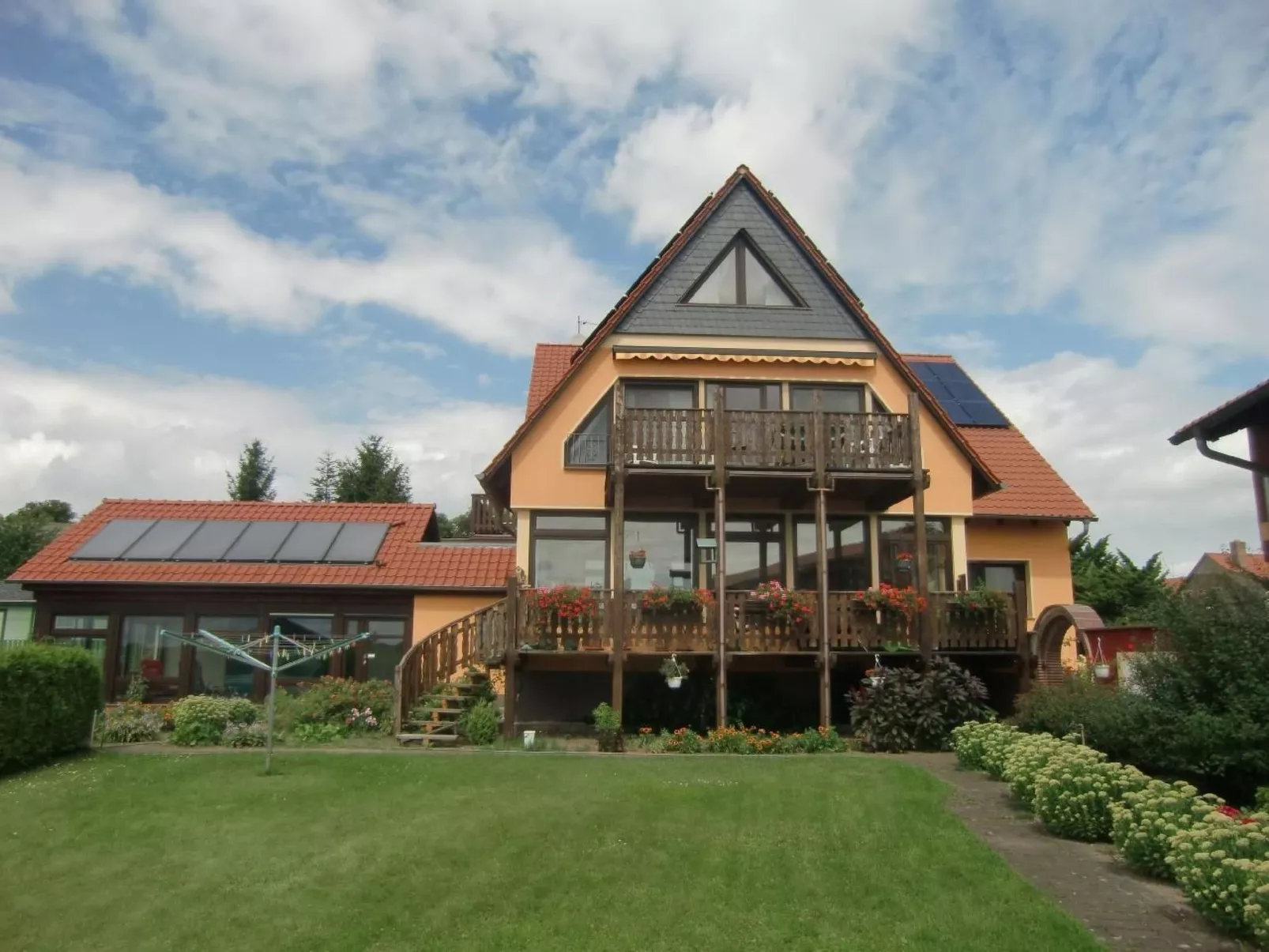 Nette Wohnung mit Garten, Grill und Pool