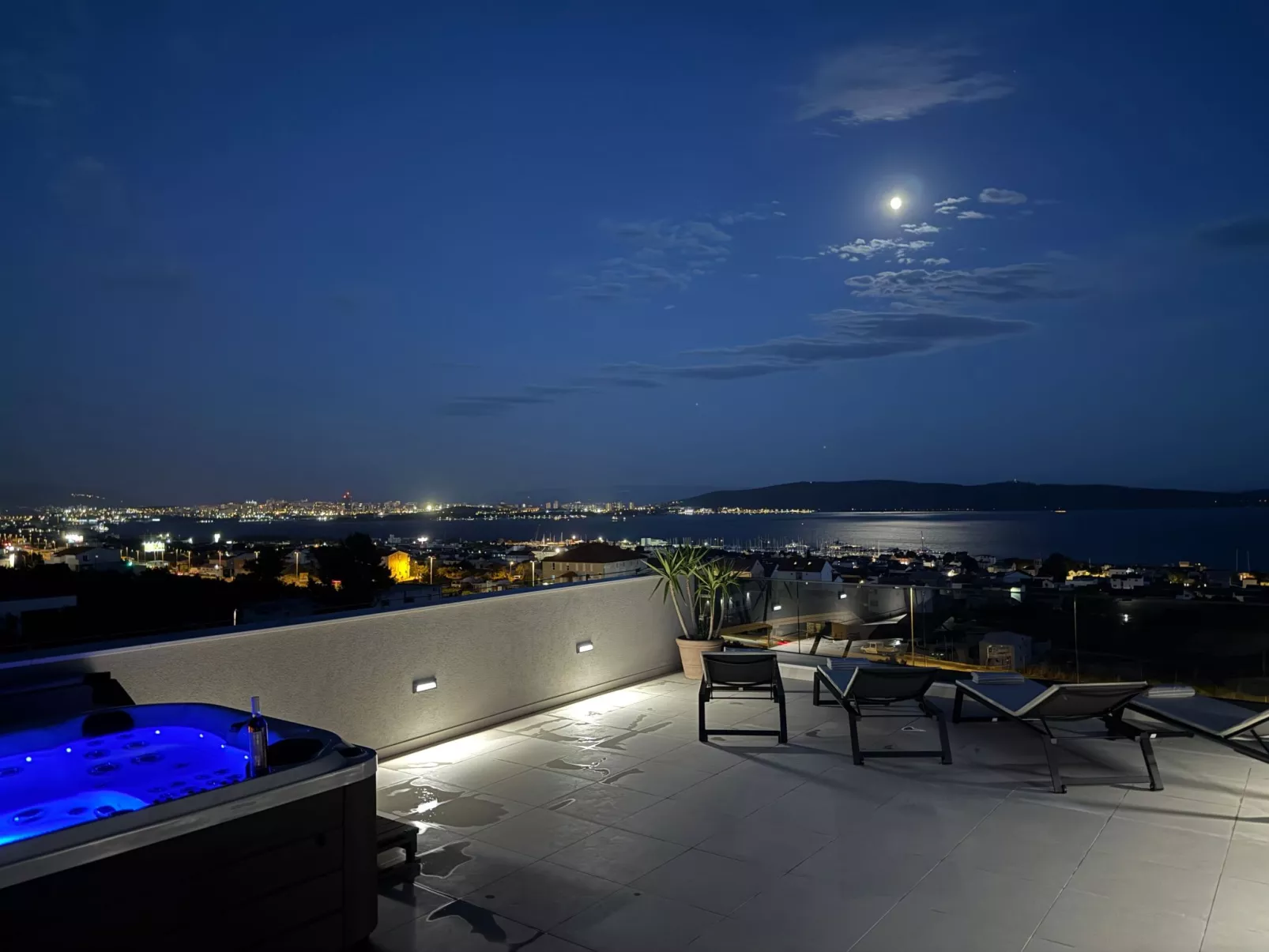 "Magnificent Lux View"