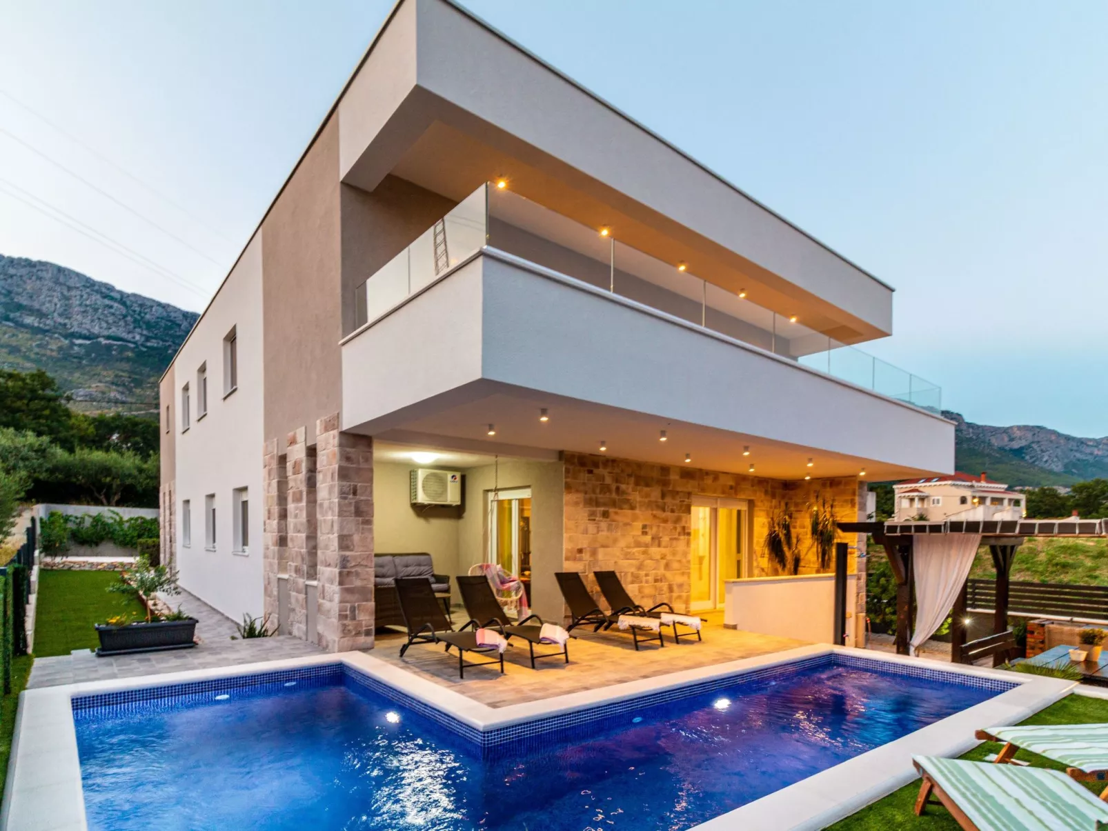 Villa Olea- Pool, Grill, Nähe Flughafen Split