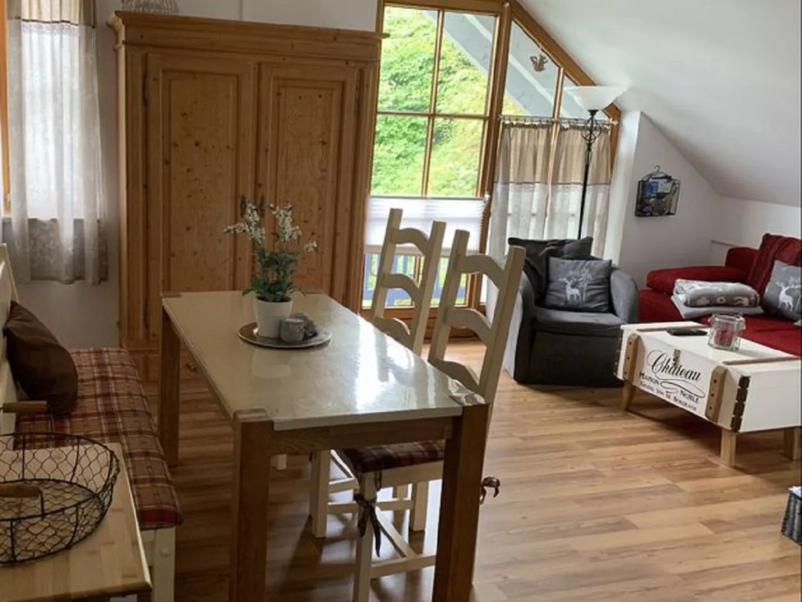 Mit Balkon und Bergblick