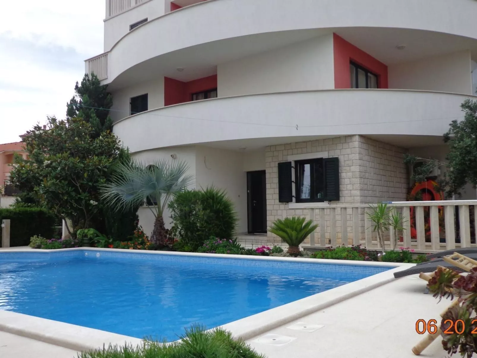 Moderne Ferienwohnung mit Balkonen mit Meerblick