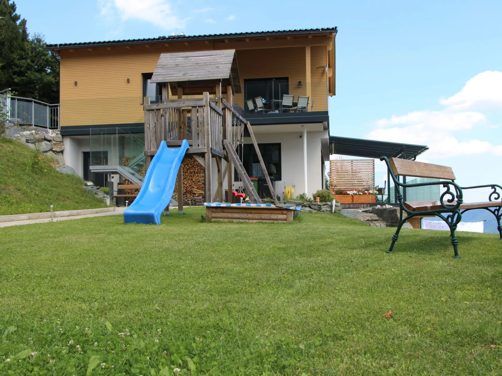 Appartement mit herrlichem Berg- und Seeblick