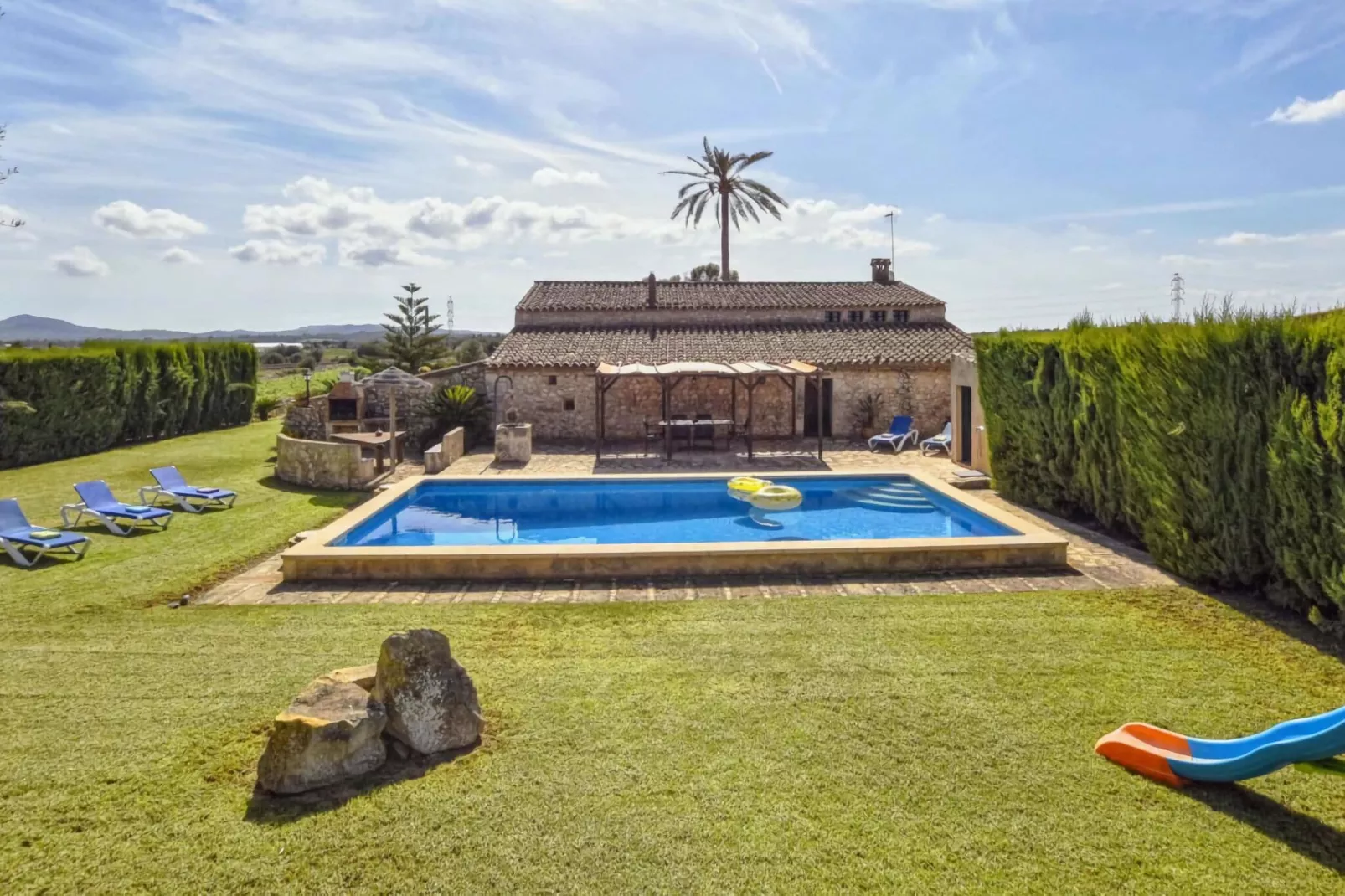 Albadallet-Exterior summer