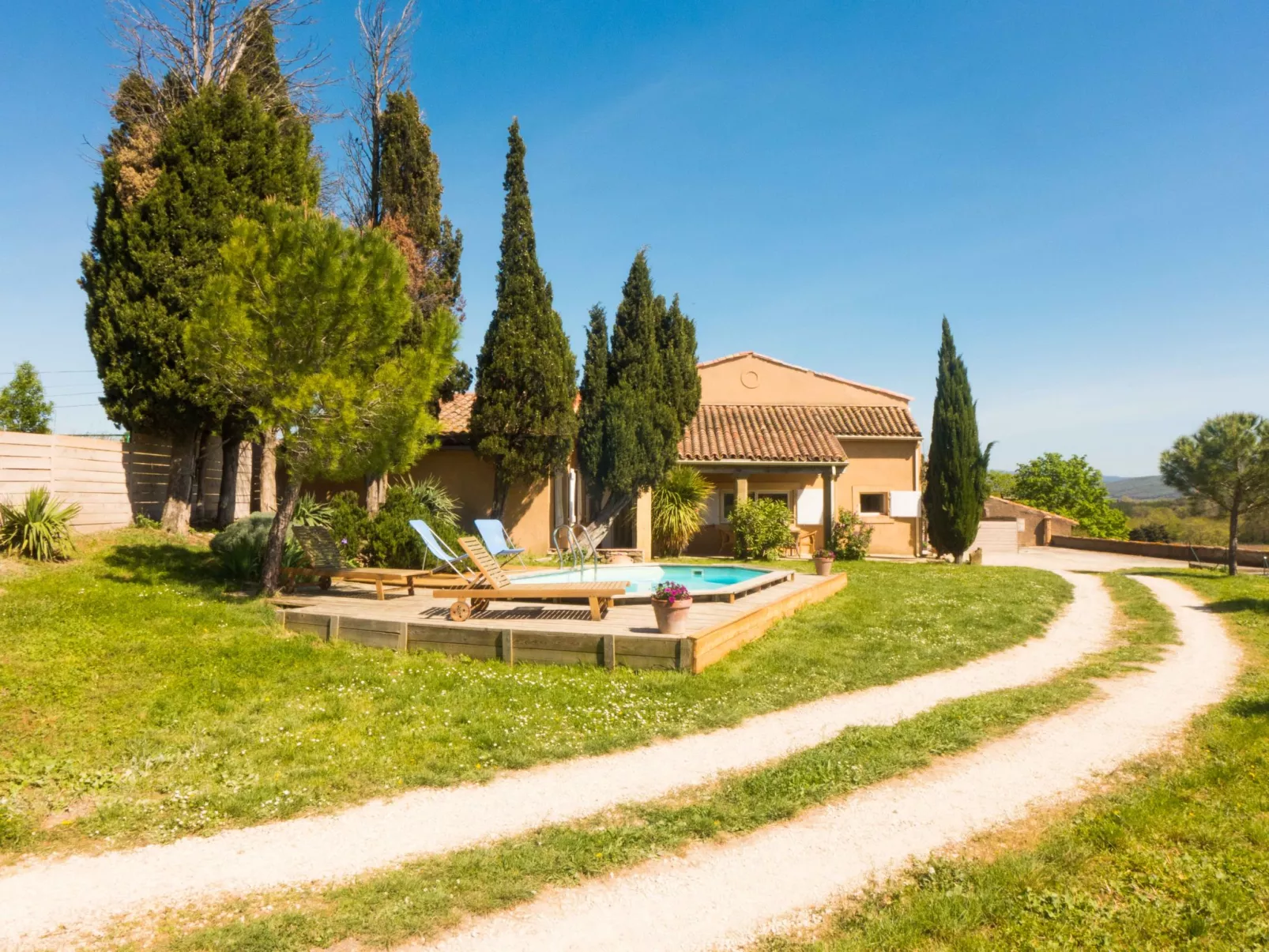 Villa mit Garten, Grill und Terrasse