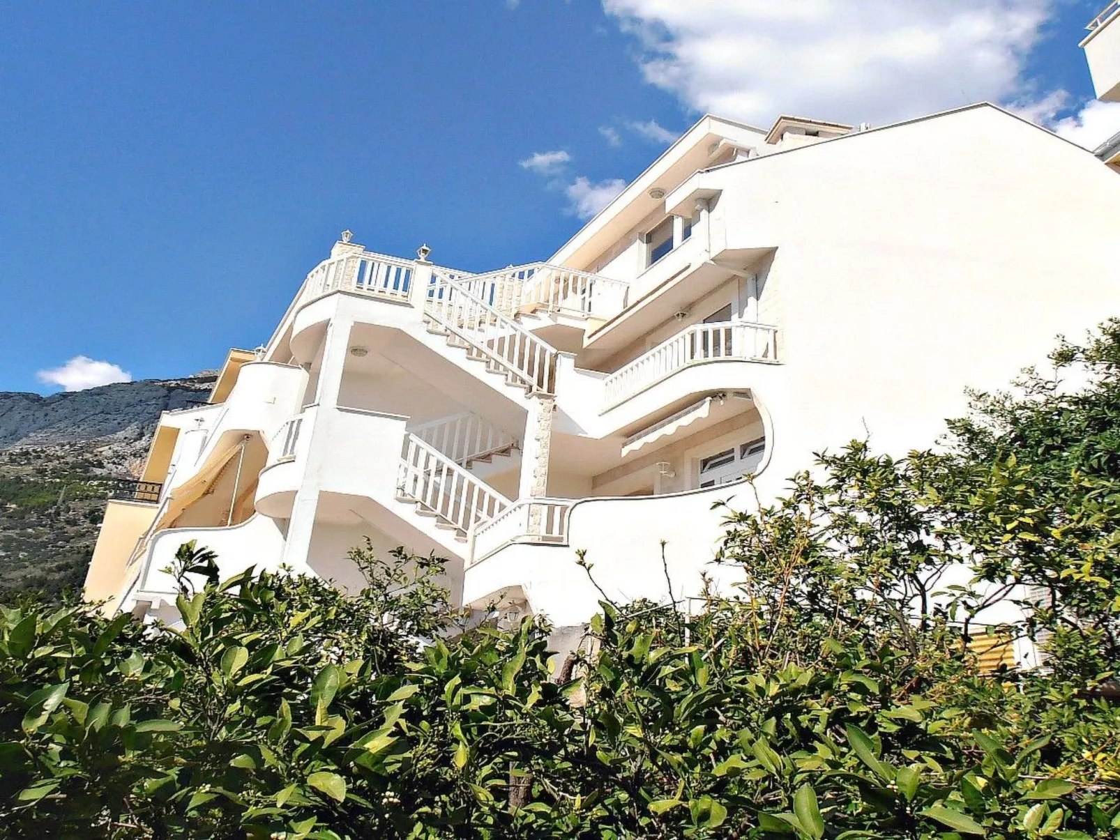 Wohnung mit Balkon und Meerblick in Strandnähe