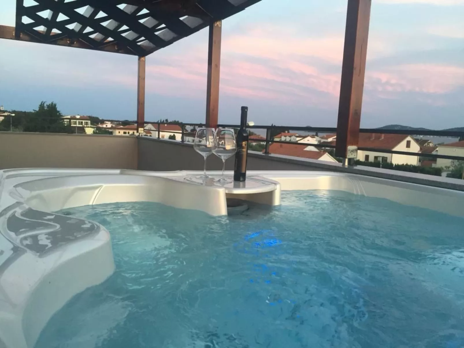 Komfortable Wohnung mit privatem Jacuzzi