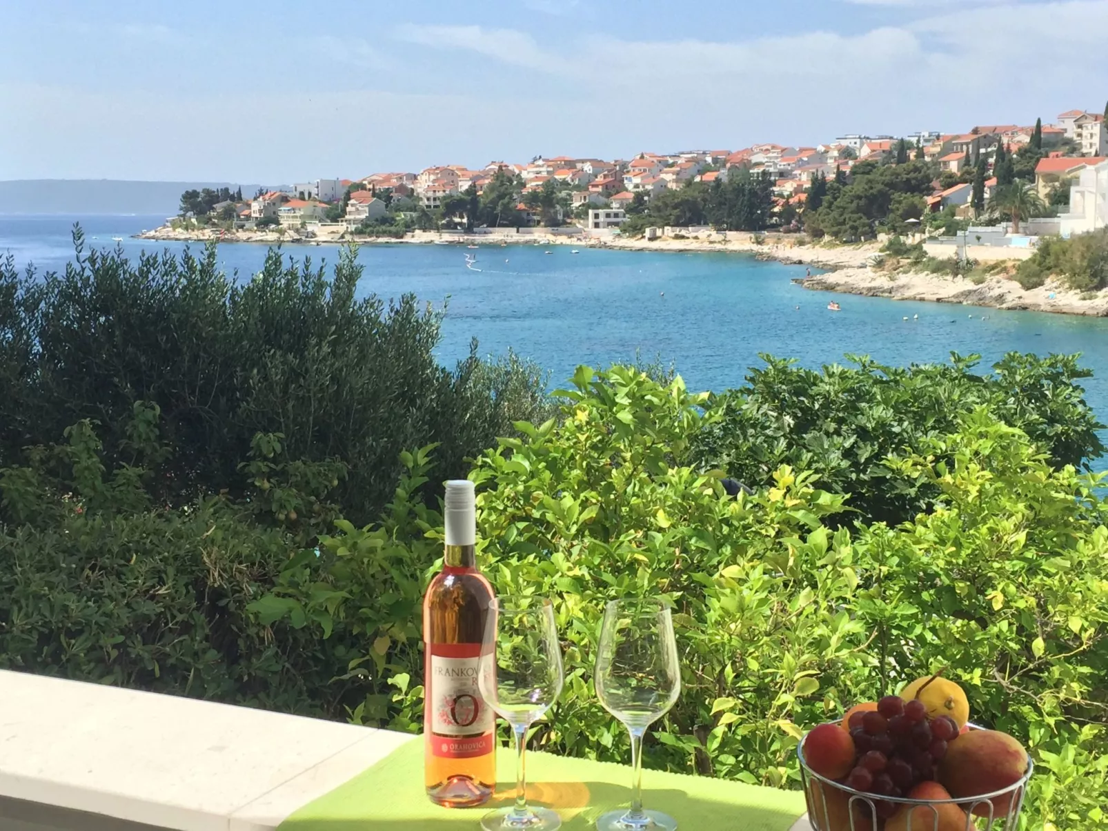 Klimatisierte Ferienwohnung in Okrug Gornji mit Gepflegtem Garten und Seeblick