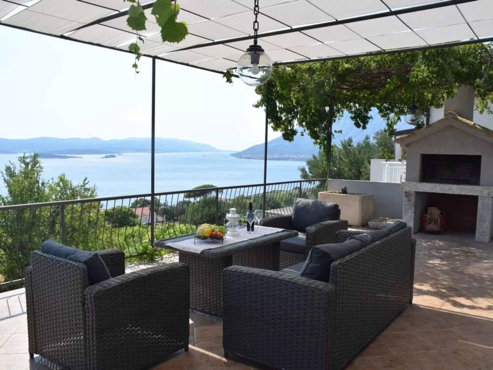 Mit Blick auf das Wasser