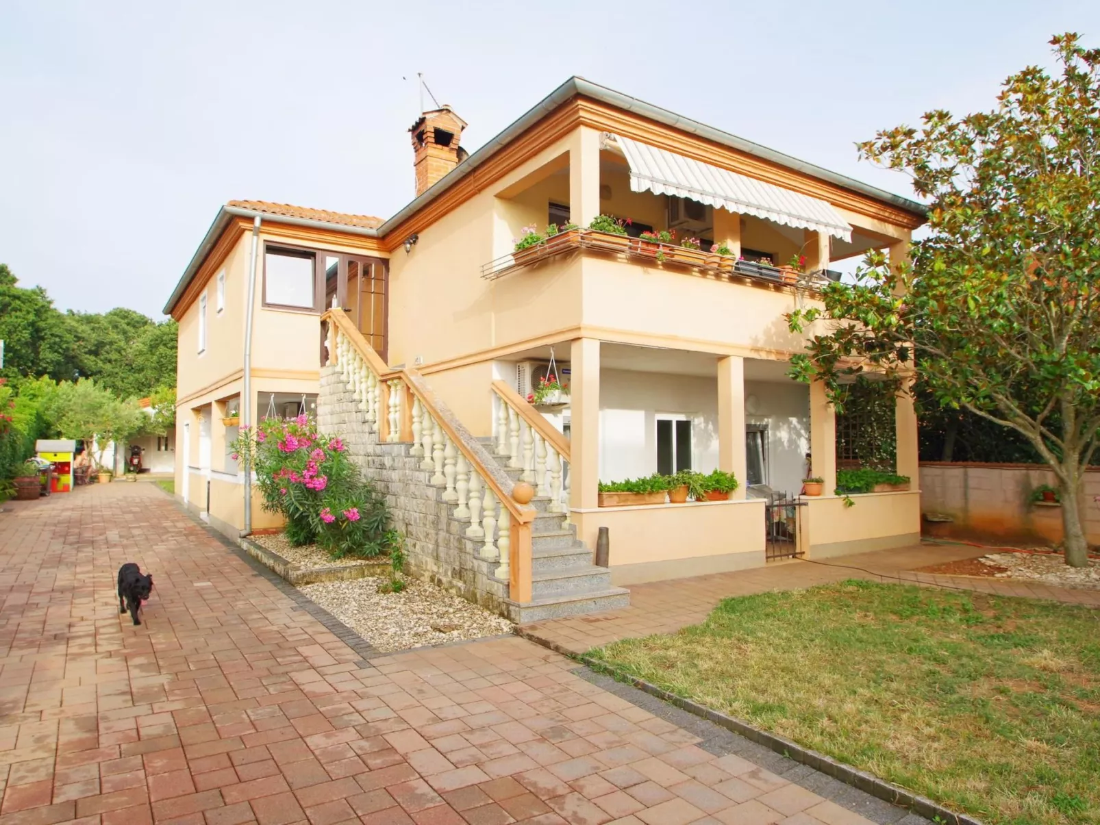 Angenehme Wohnung in Valbandon, Privatparkplatz