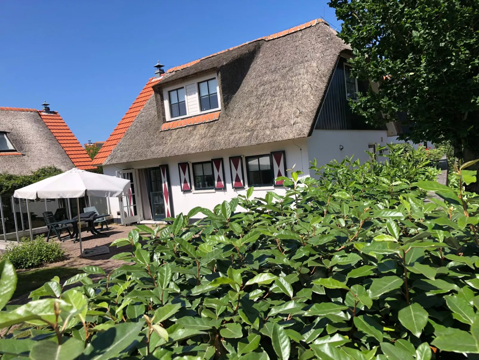 "Buiten 5" mit Terrasse und privatem Garten