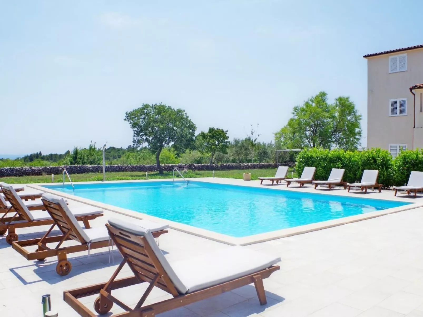 Wohnung in Rakalj mit Parkplatz und Poolblick