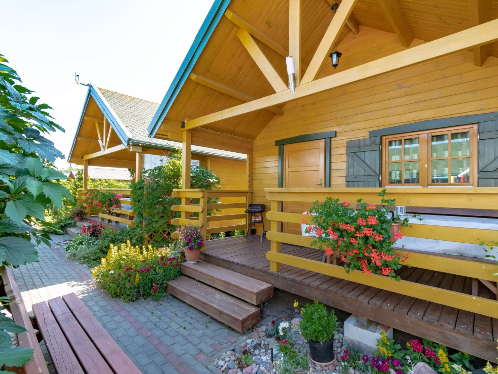 Gemütliches Holzferienhaus mit Grill und Garten