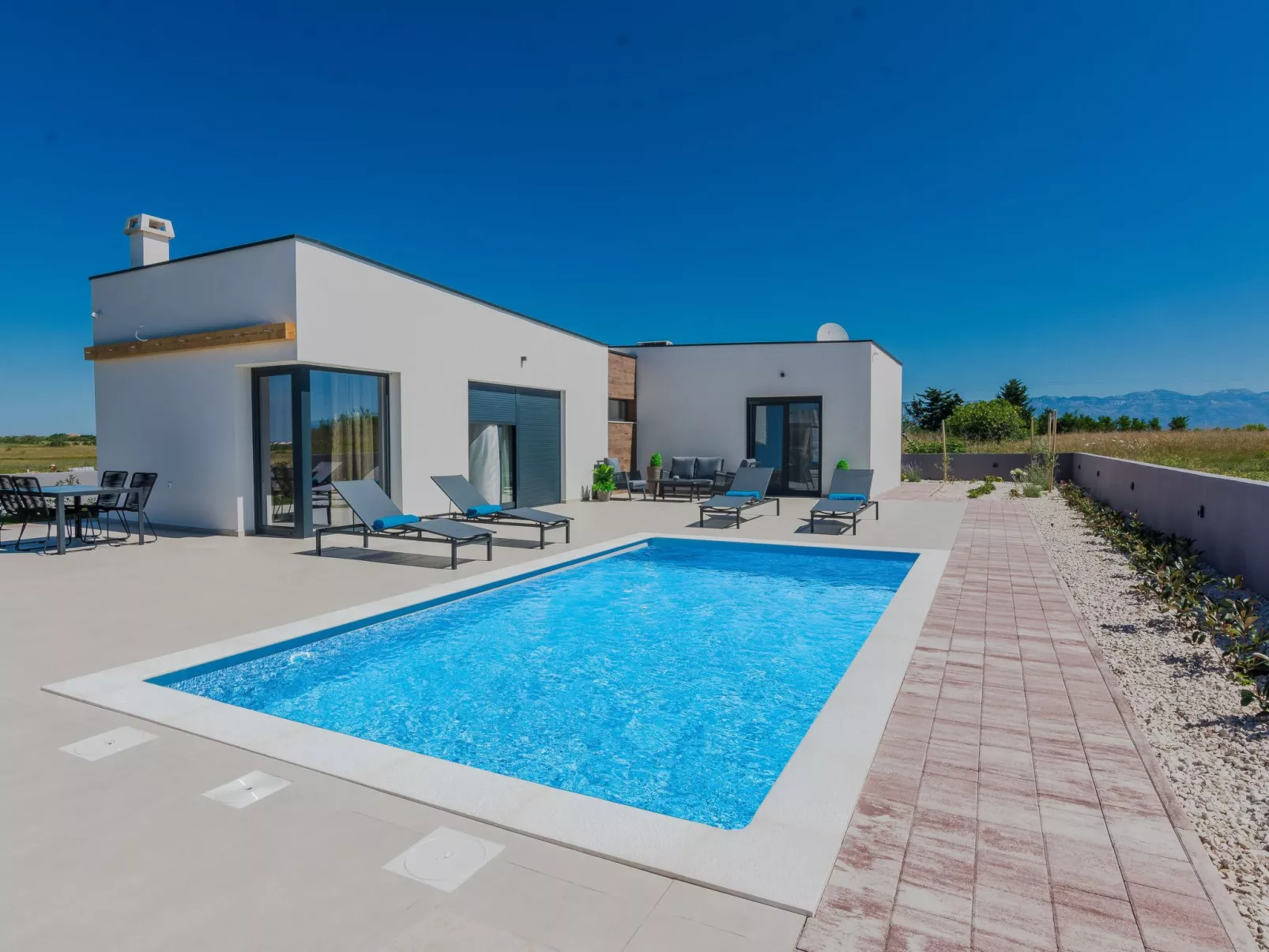 Villa mit beheiztem Pool - von TA Leut Agency