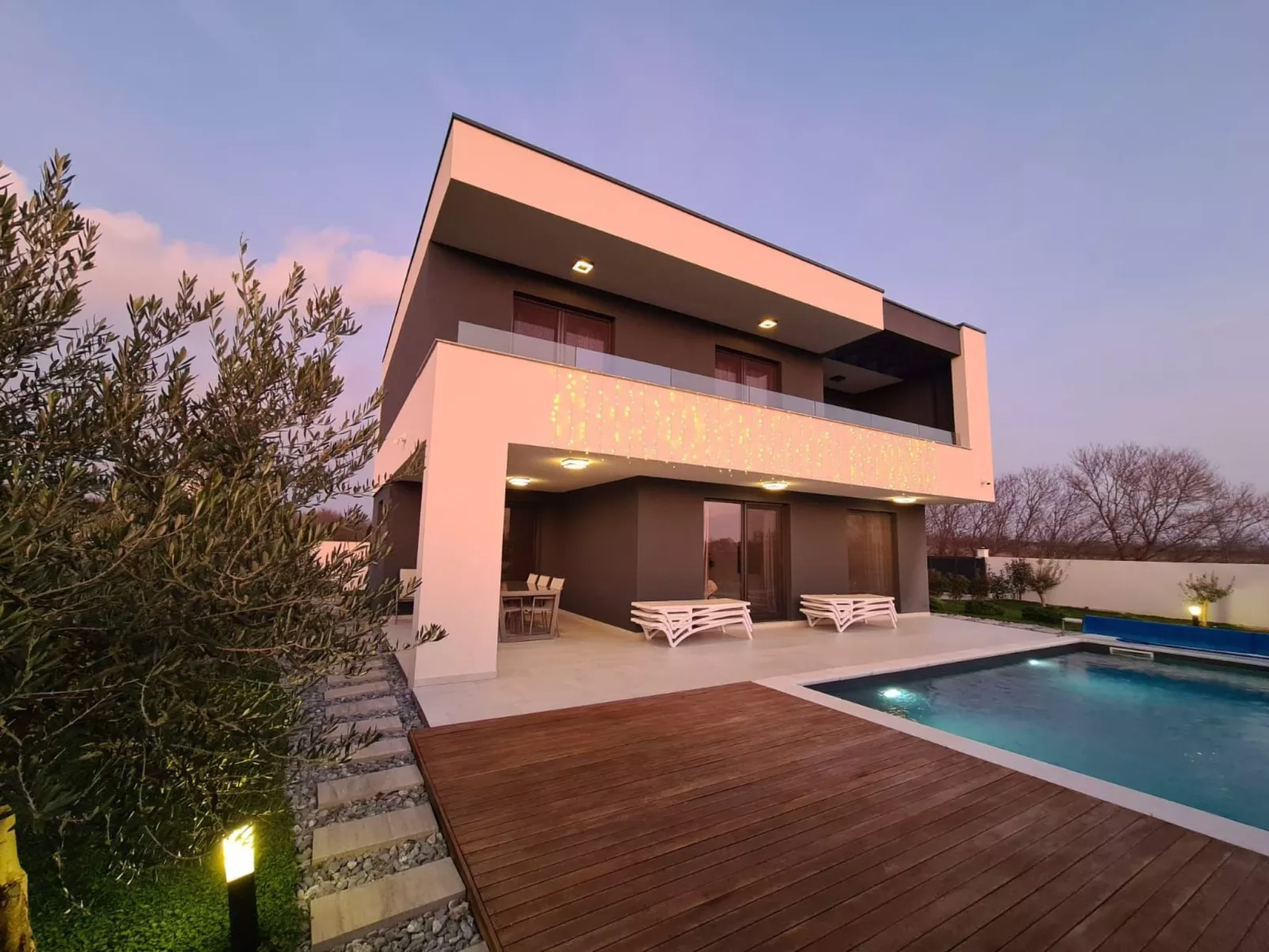 Villa Angelo mit Sauna, Fitnessraum und Pool