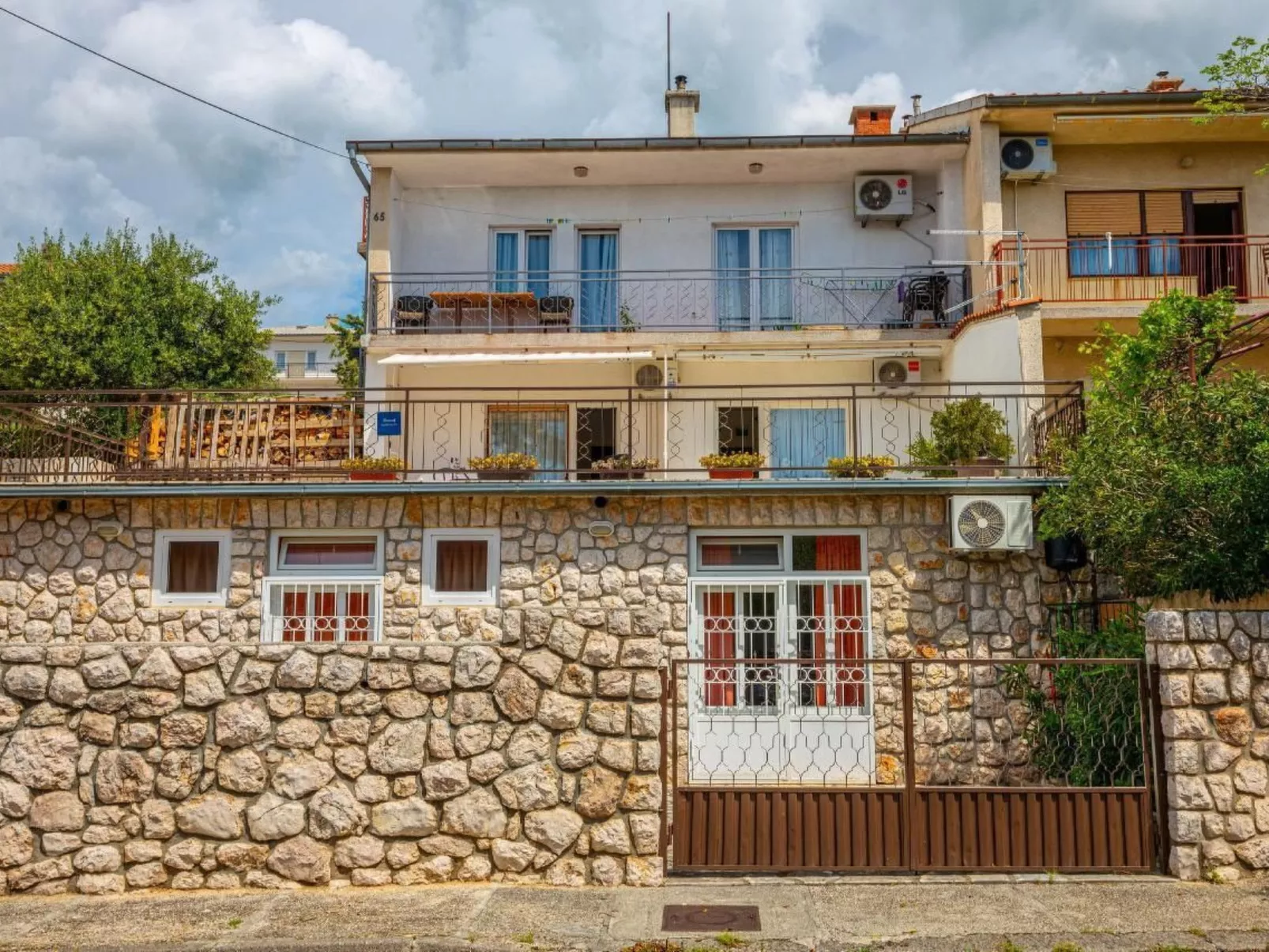 In Novi Vinodolski mit Terrasse und Meerblick