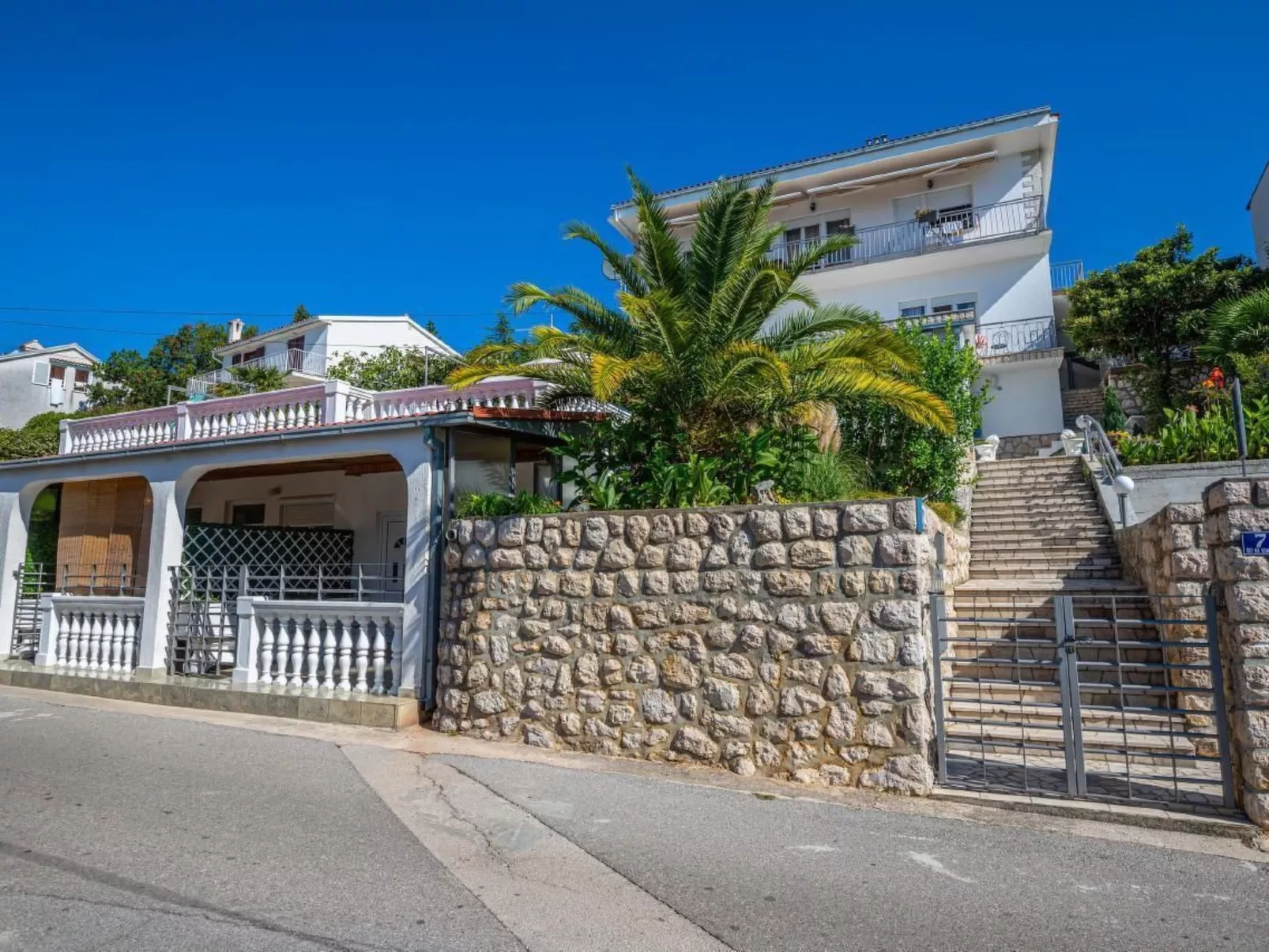Wohnung in Dramalj mit Kleiner Terrasse