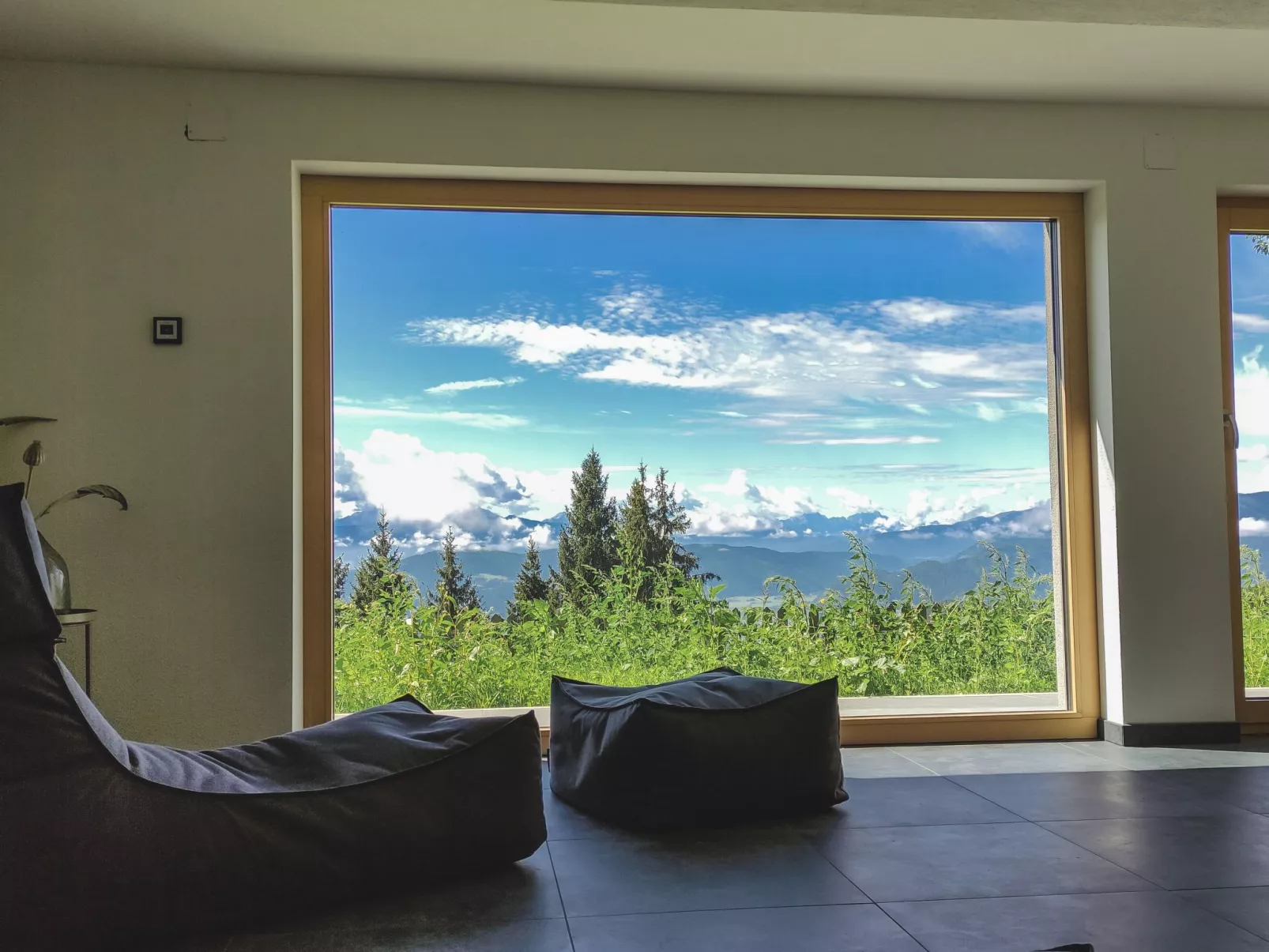 Sonniges Berghaus, ruhige Lage, phantastischer Weitblick