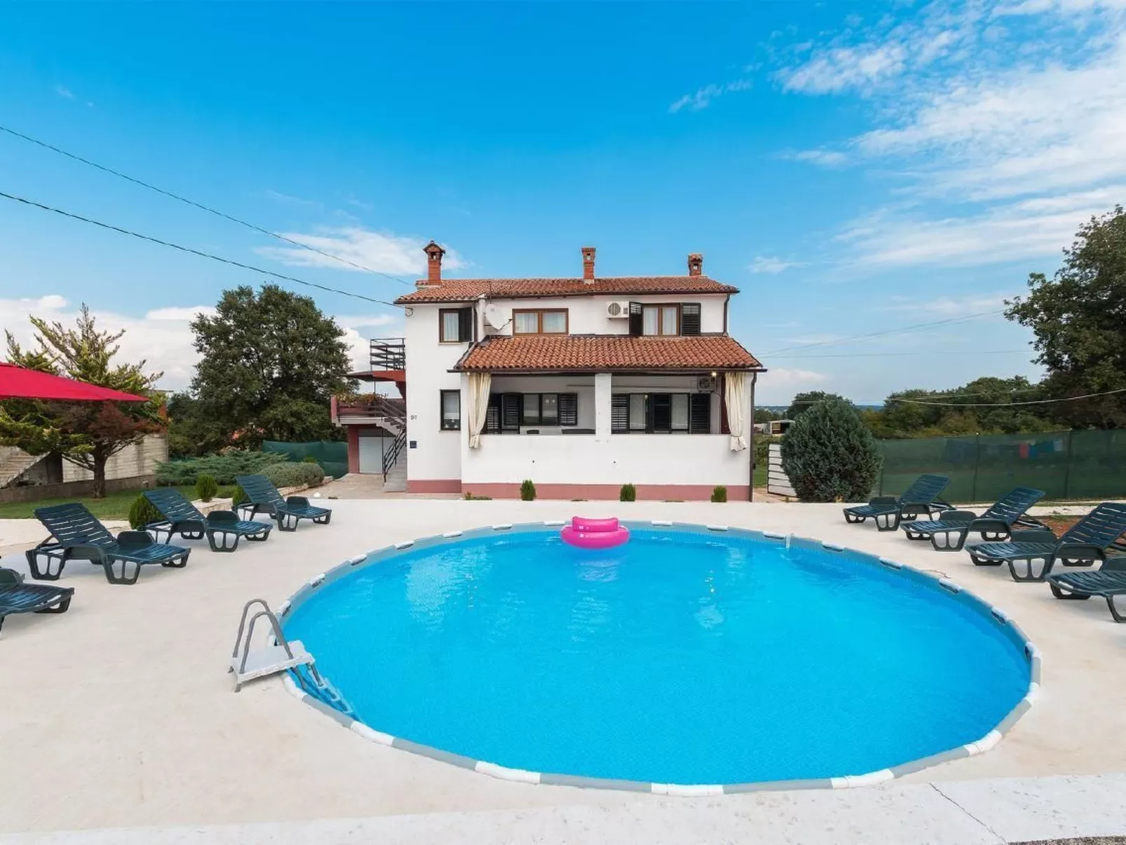 3-Schlafzimmer-Wohnung mit Gemeinschaftspool