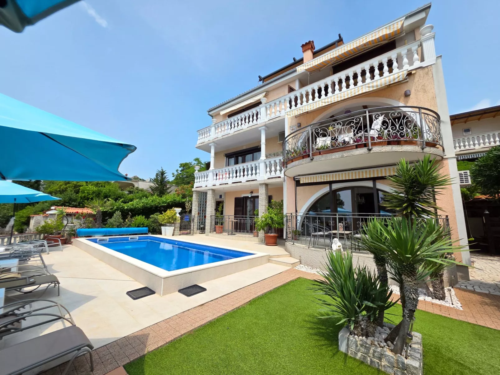 Appartement für 2-3 Personen mit Balkon und Gemeinschaftspool