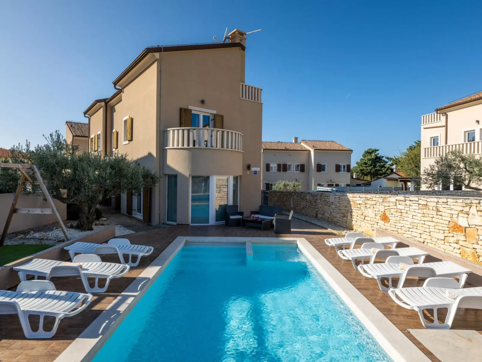 Villa Chiara mit 6 Schlafzimmern in Meeresnähe